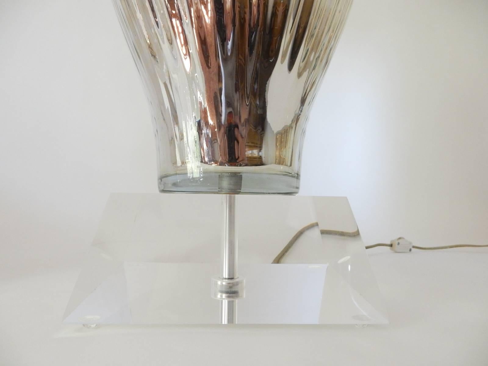 Mid-20th Century Pair of Swirl Mercury Glass Vase and Lucite Lamp, 1950s