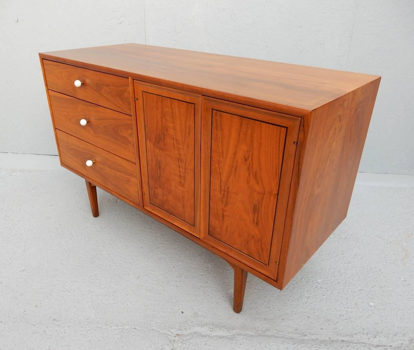 Near perfect example of an exceptional Kipp Stewart designed small buffet cabinet by Drexel. Three drawers, two cabinet doors open to double shelf with small interior light.