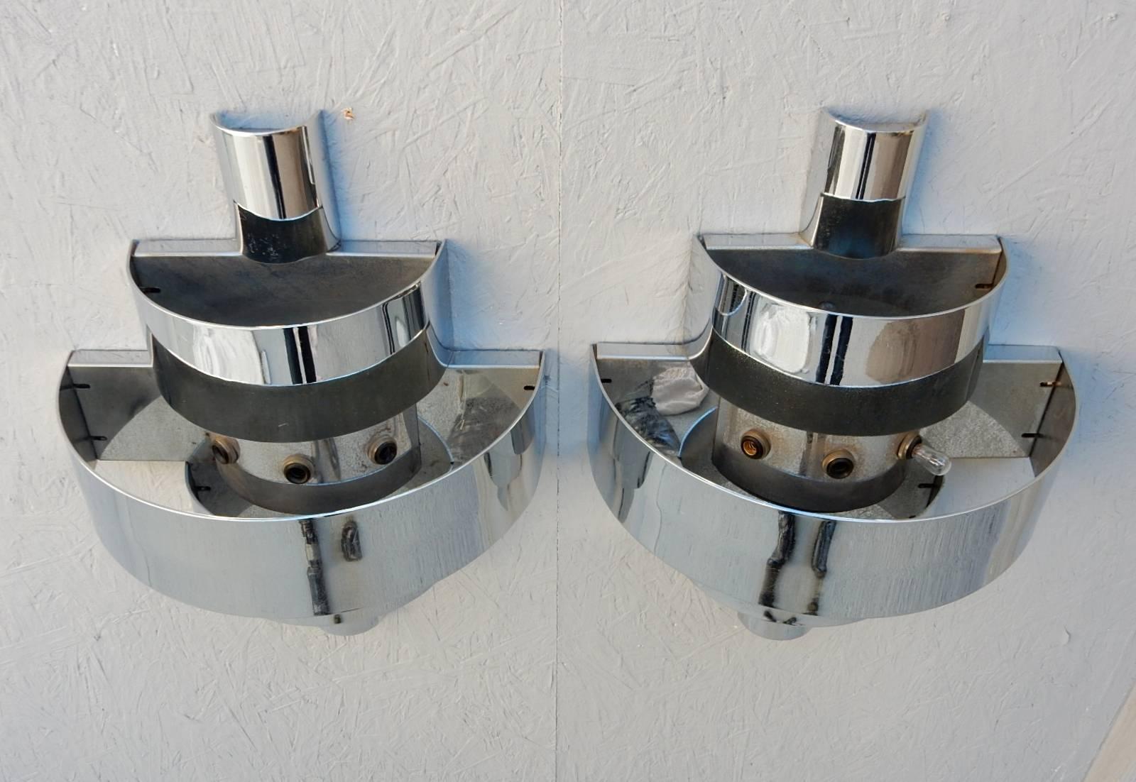 1940s Streamline Moderne Art Deco Sconce Wall Lamps in Nickel In Good Condition In Las Vegas, NV