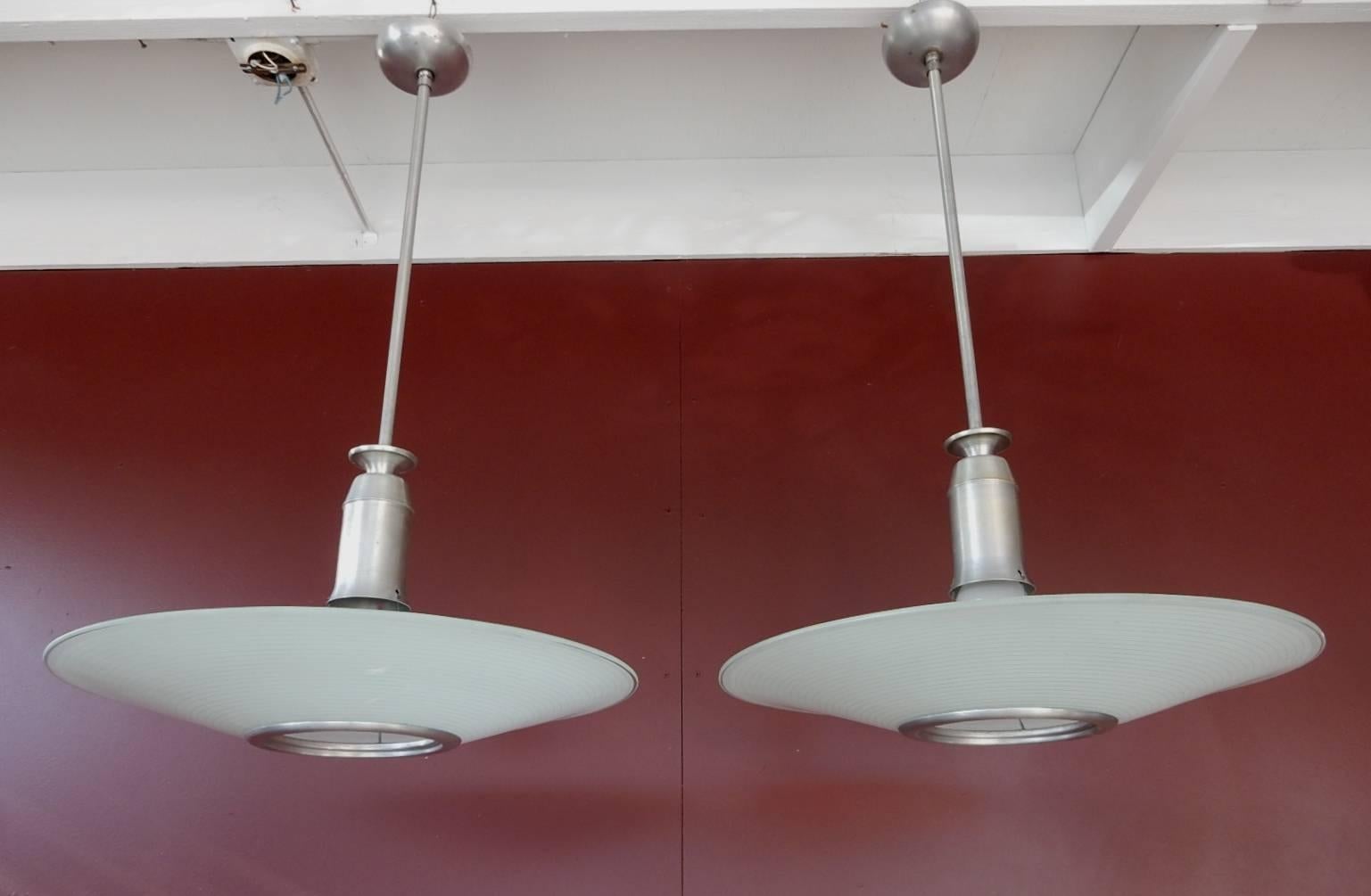 American Bauhaus era Appleman Art Glass Co. Floating Saucer Pendant Lamp For Sale