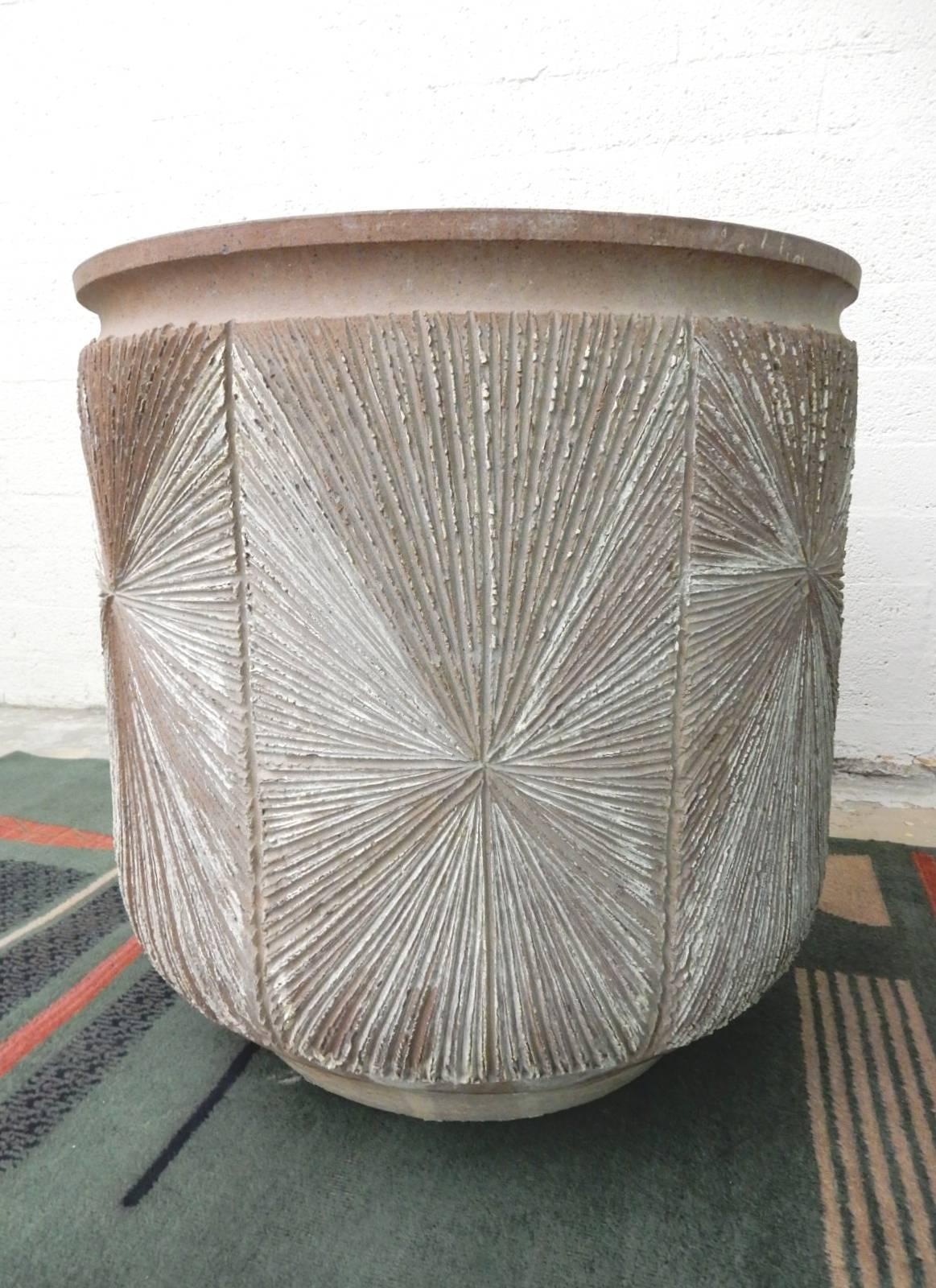 A huge stoneware pot designed by Robert Maxwell and David Cressey for Earthgender Ceramics. ~Starburst~ sgraffito design on all sides.
Two available, each 25 inch tall and 24 inch wide weighing in at approximately 85 lbs.