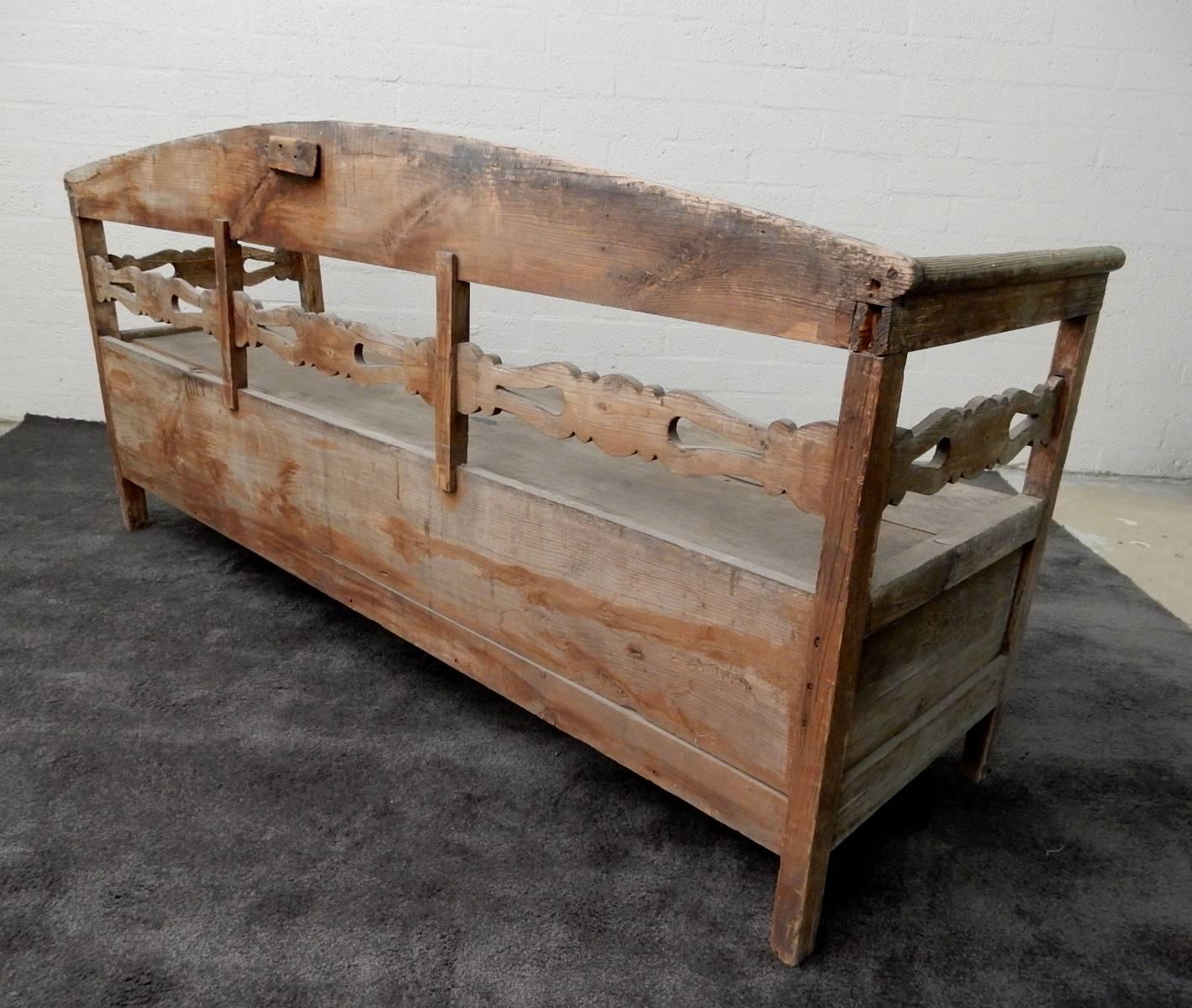Antique Primitive Trundle Daybed Bench, Sweden, 1800s In Distressed Condition In Las Vegas, NV