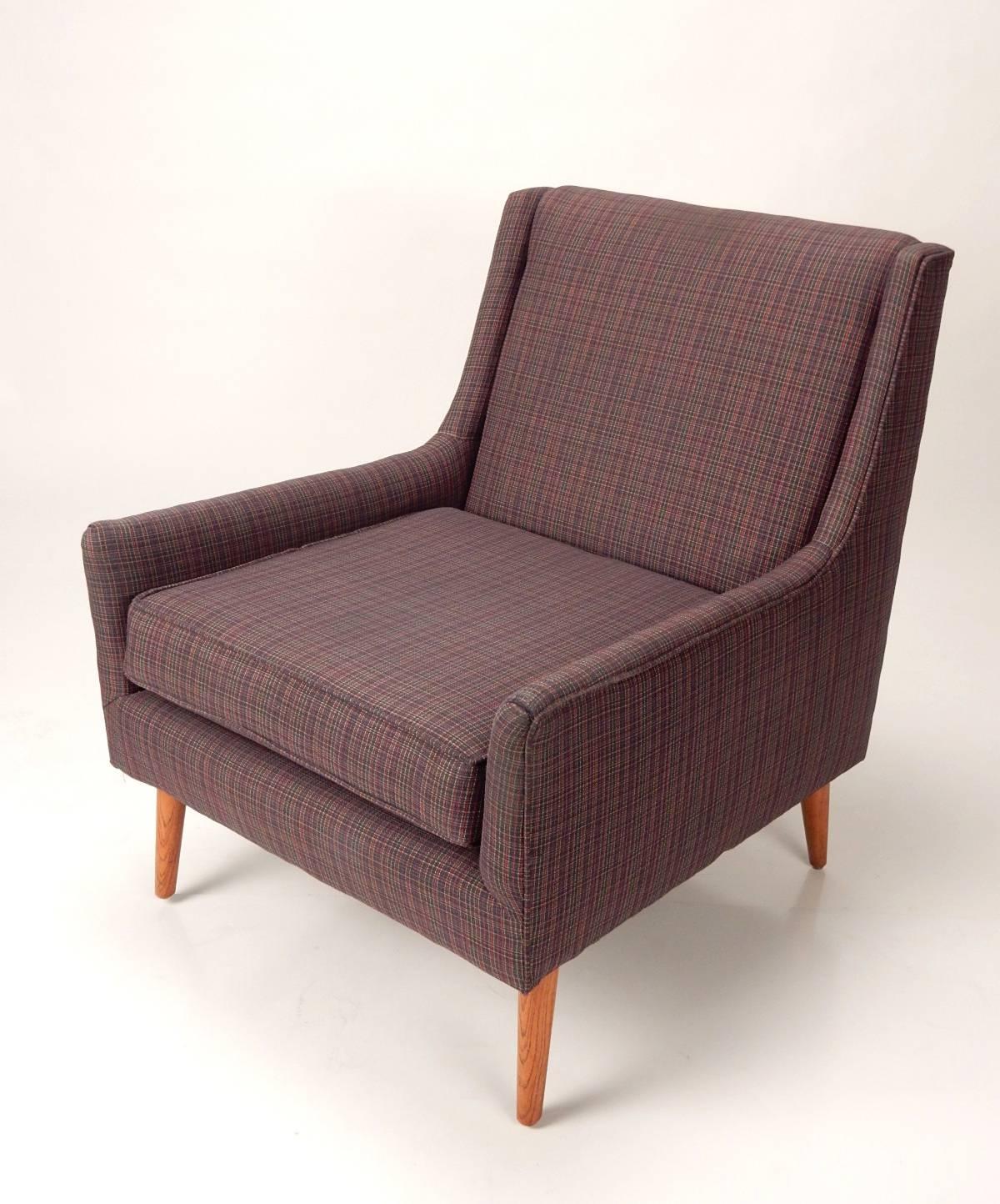 Elegant angular lounge chairs-pair, circa 1950s
Very nice quality, in the style of Edward Wormley/Dunbar.
Not marked. Super comfortable in a durable plaid.