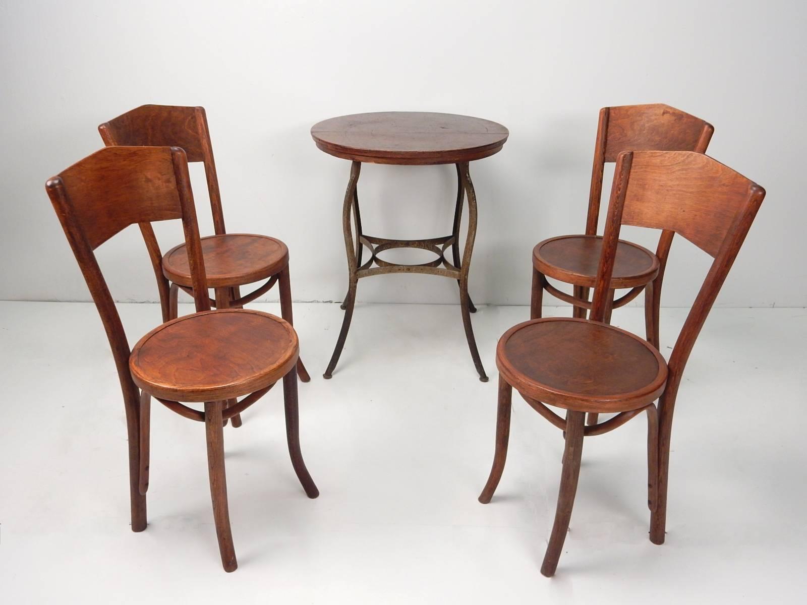 Dated 1937 set of four bentwood cafe bistro chairs and table.
In the style of Thonet this is a small proportion cafe set.
American made by Great Northern Chair CO. Chicago, IL.
 