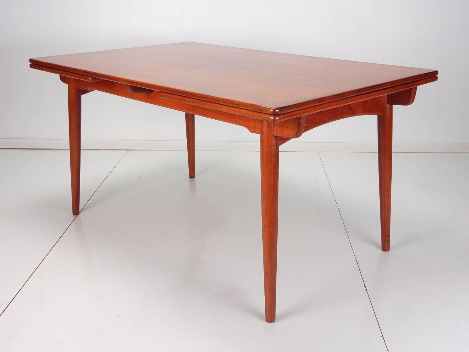 Hans Wegner design mod. AT-312 drop-leaf dining table for Andreas Tuck.
Made in Denmark. Seats eight comfortably.
Gorgeous teak wood with amazing grain. Signed on underside as pictured.
Excellent original condition (not refinished) with no damage