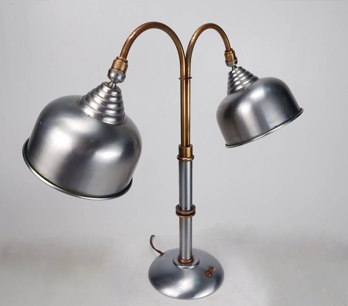 1930s Streamline Machine Age Faries Lamp Co. Steel and Brass Desk Lamp In Good Condition In Las Vegas, NV