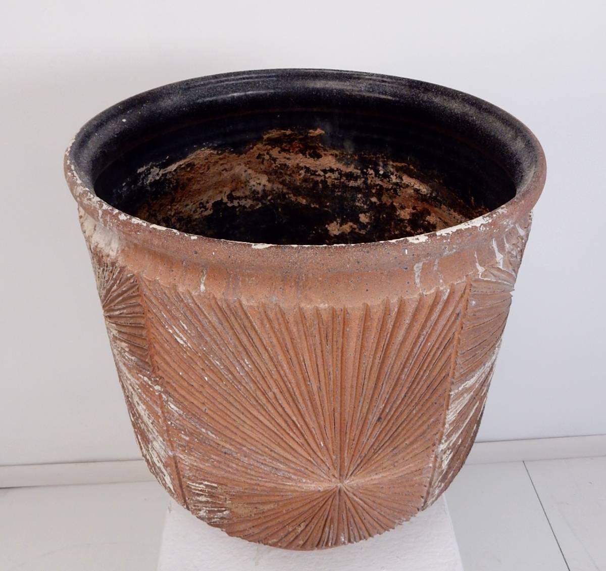 1970s stoneware planter pot designed by David Cressey and Robert Maxwell for Earthgender.
Large size measuring 16 inch tall X 15 inch wide.
Very good condition with no cracks, chips or repairs.