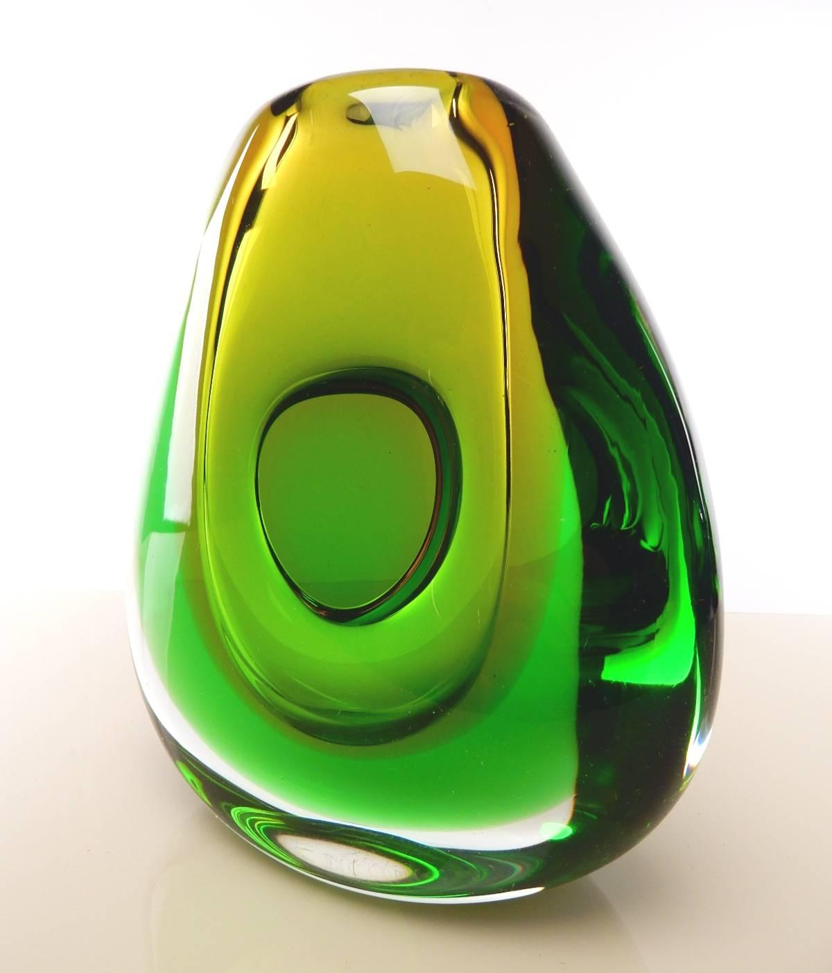 Gorgeous Italian art glass vase in emerald green by artist Flavio Poli.
Large thick piece with magnificent color.