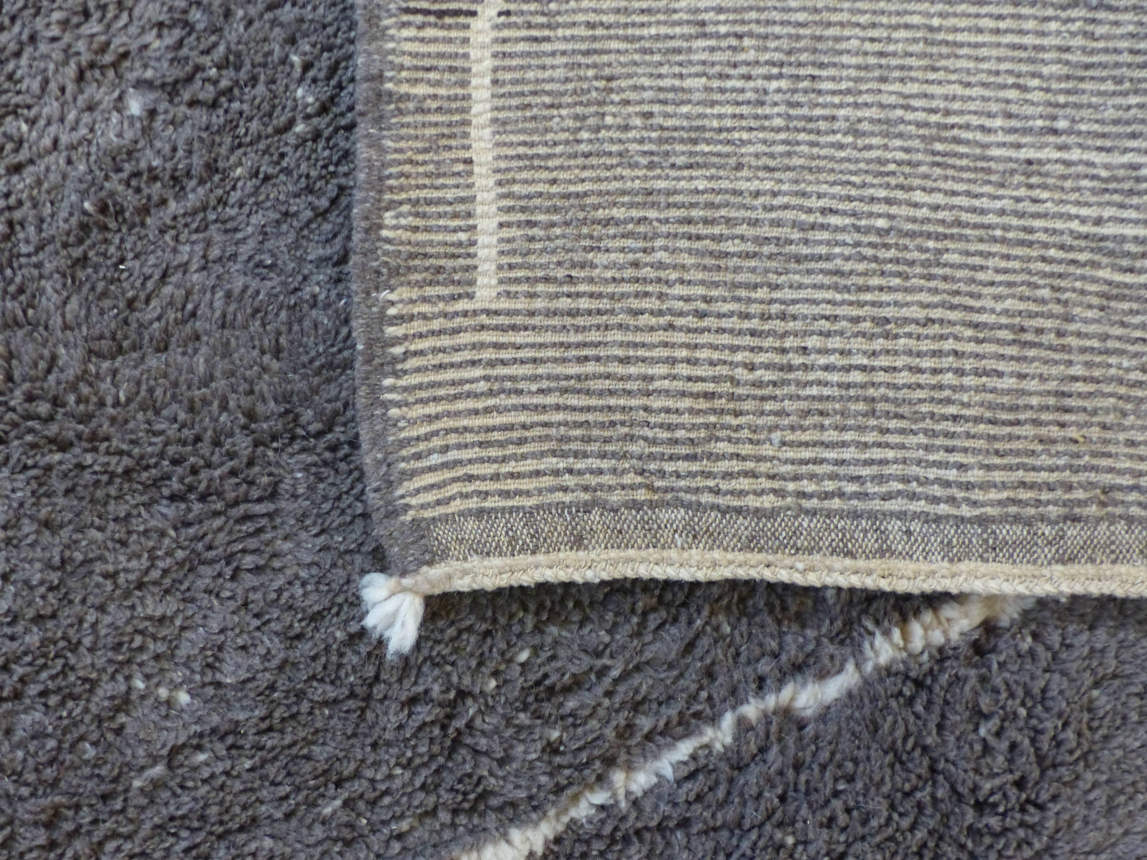 Soft Grey Natural Wool Beni Ouarain Rug 2