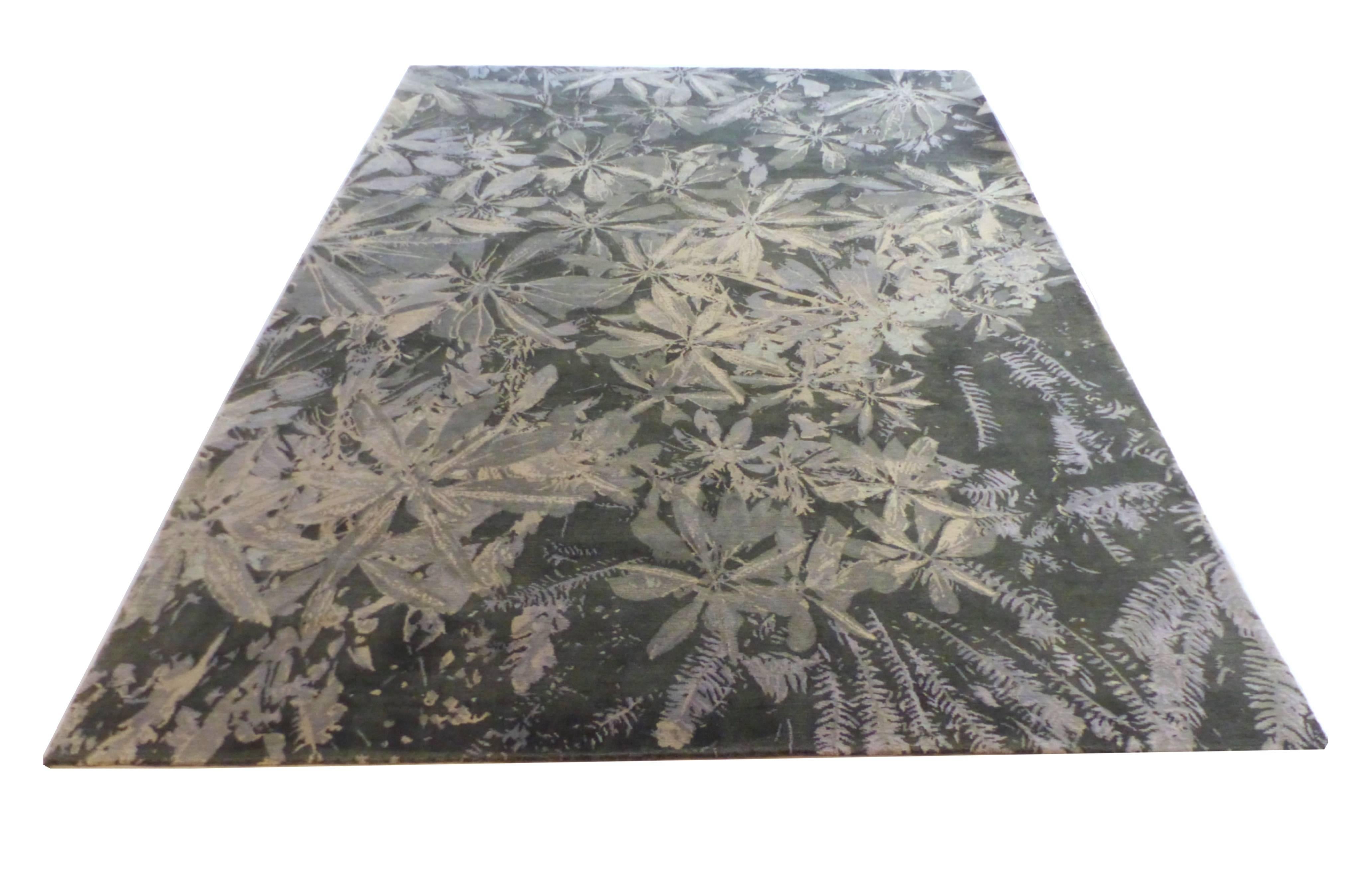 Modern Design Hand-Knotted Rug In Excellent Condition For Sale In Lyon, FR