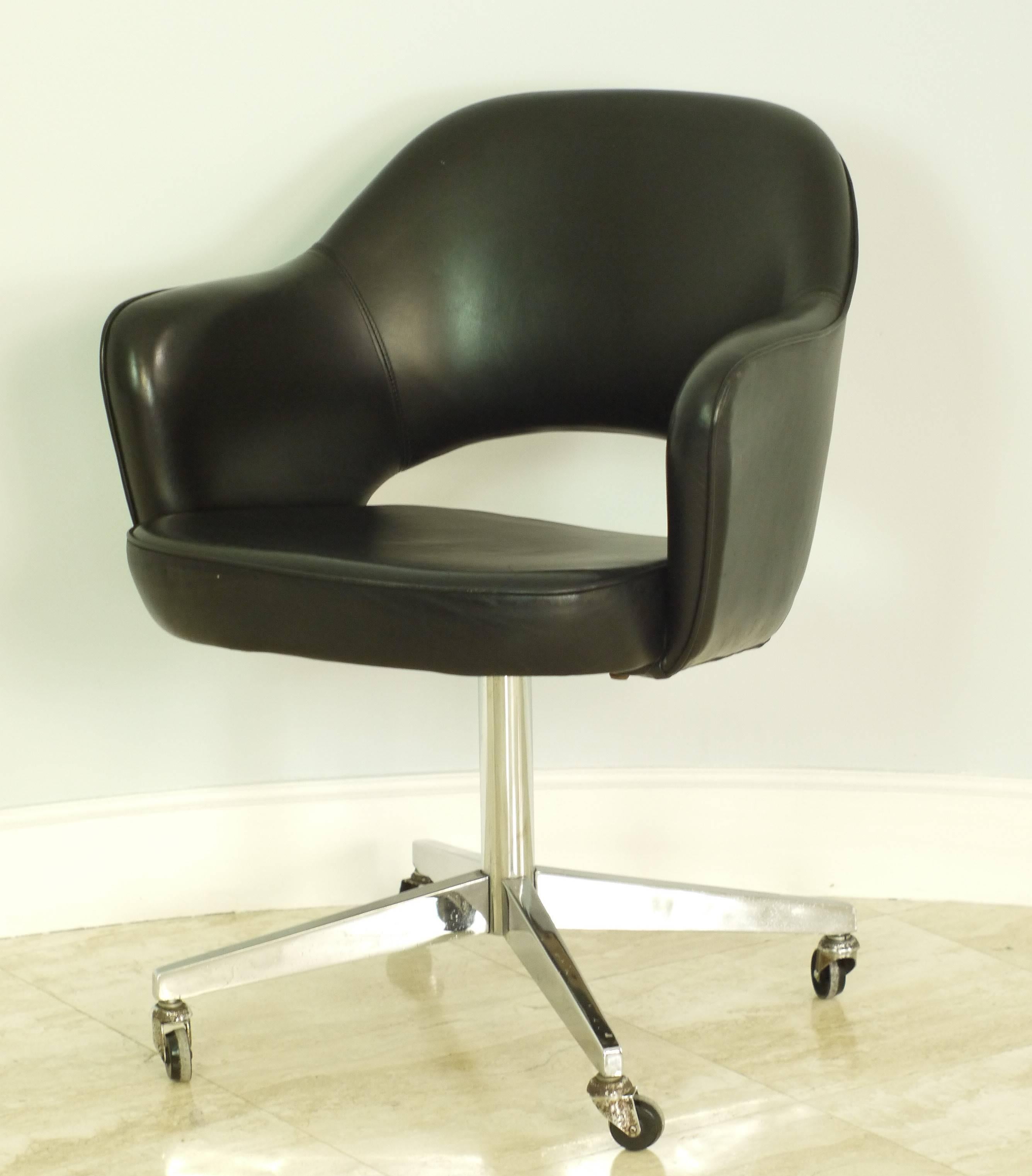 Office swivel armchair by Eero Saarinen for Knoll. Original black faux leather upholstery.