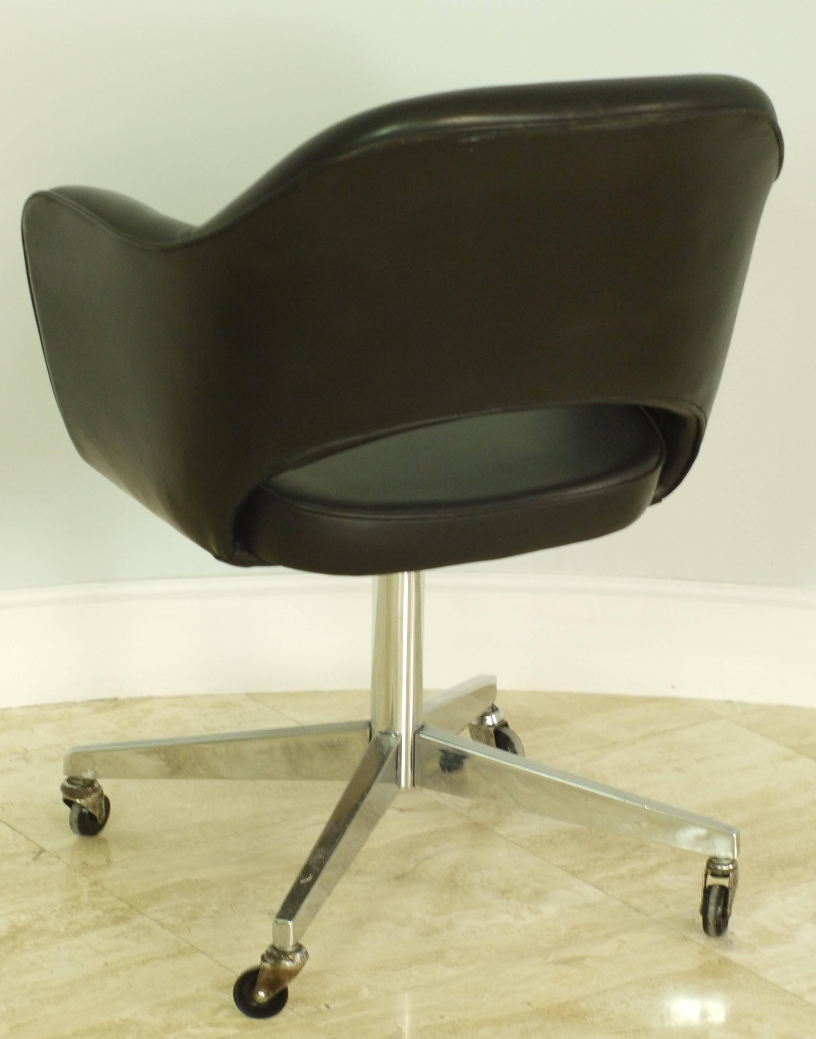 French Knoll Office Armchair by Eero Saarinen For Sale