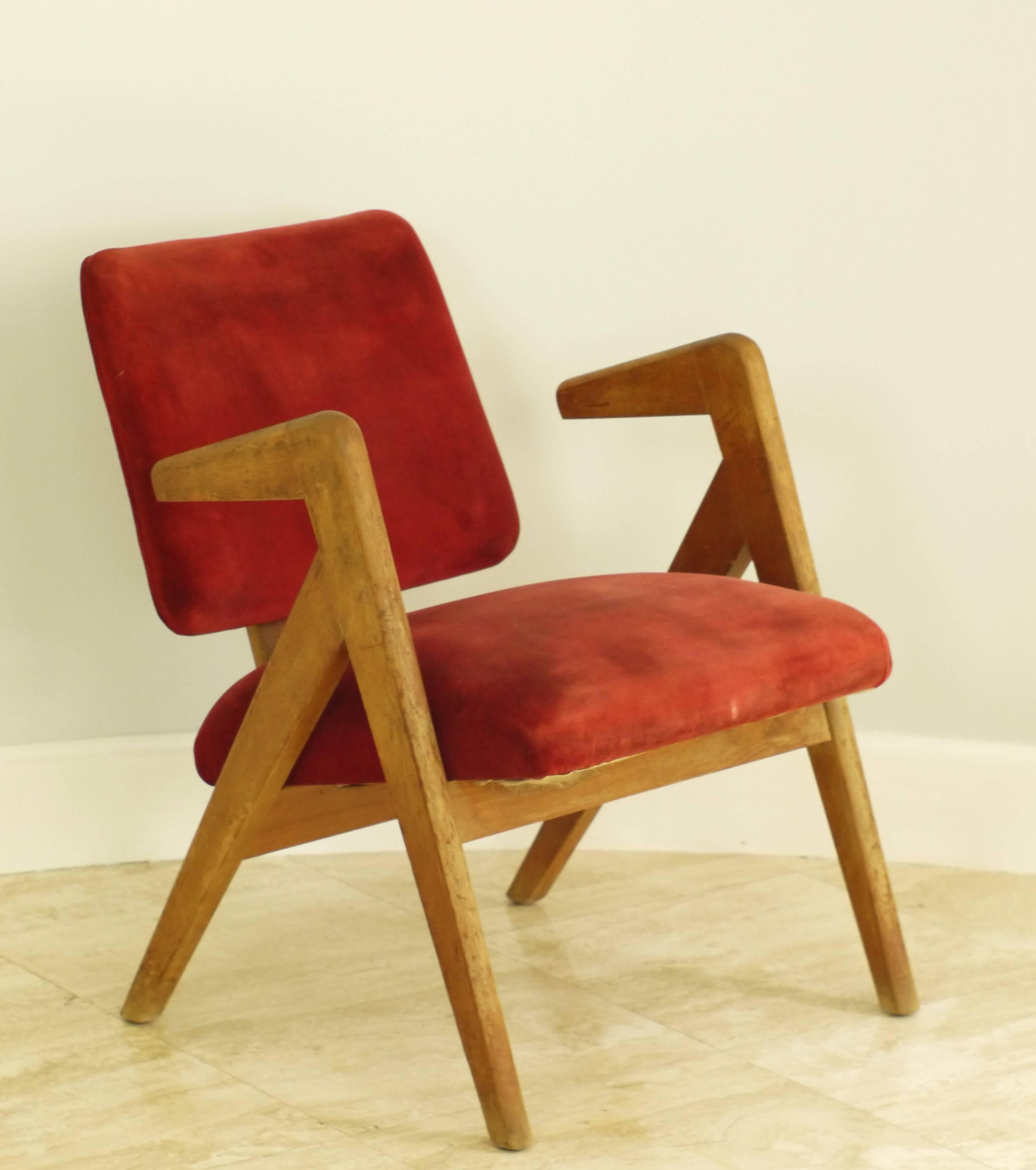 Rare Hillestak armchair by Robin Day for Hille in1951. Red fade velvet on wood frame. Original condition.