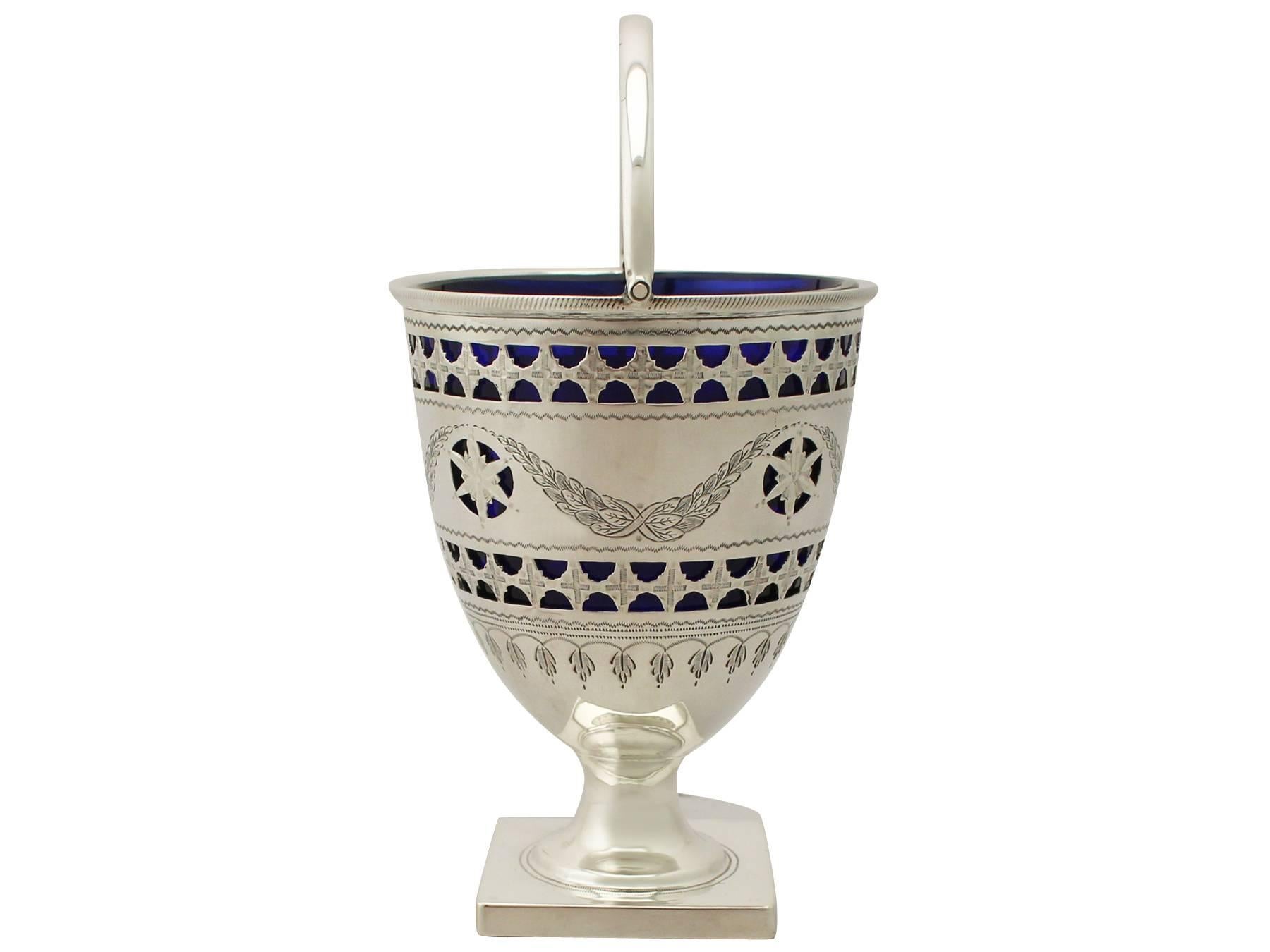 An exceptional, fine and impressive antique George V English sterling silver sugar basket in the George III style; an addition to our silver teaware collection.

This exceptional antique George V sterling silver sugar basket has a plain bell