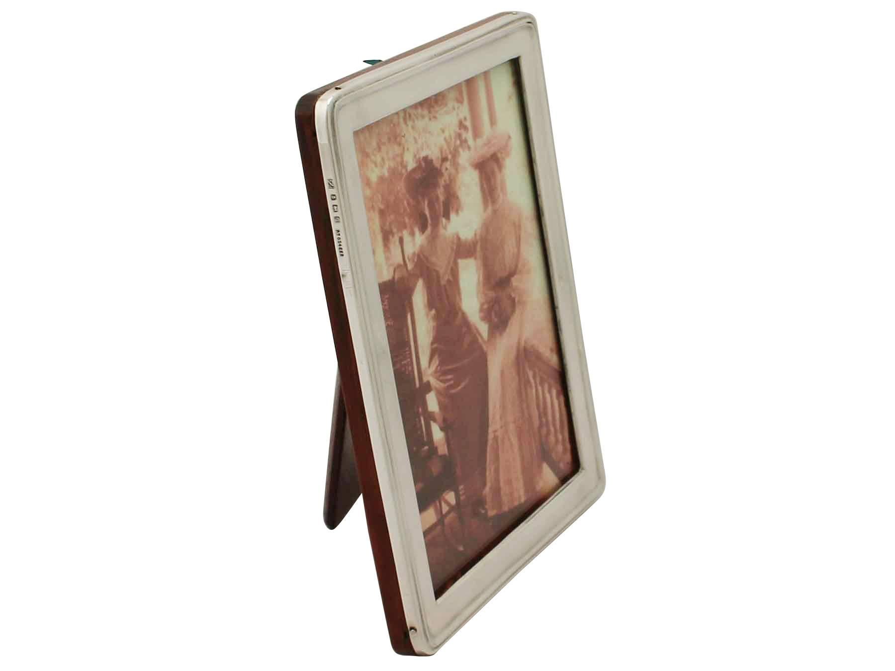 This fine antique sterling silver photograph frame has a rectangular form with rounded corners.

The surface of this George V frame is plain and embellished with a paralleling convex embossed decorated border to the rim.

This photograph frame