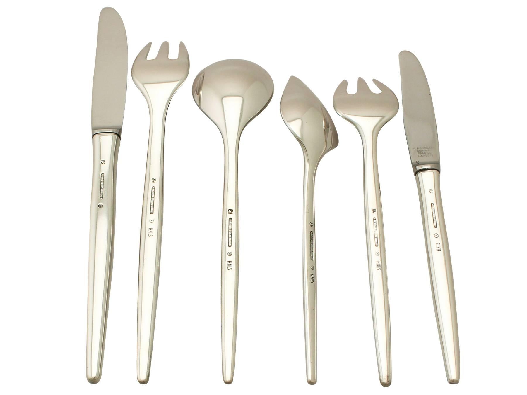 An exceptional, fine and impressive vintage Danish sterling silver straight flatware service for six persons, made in the Design style; an addition to our canteen of cutlery collection.

The pieces of this exceptional vintage sterling silver