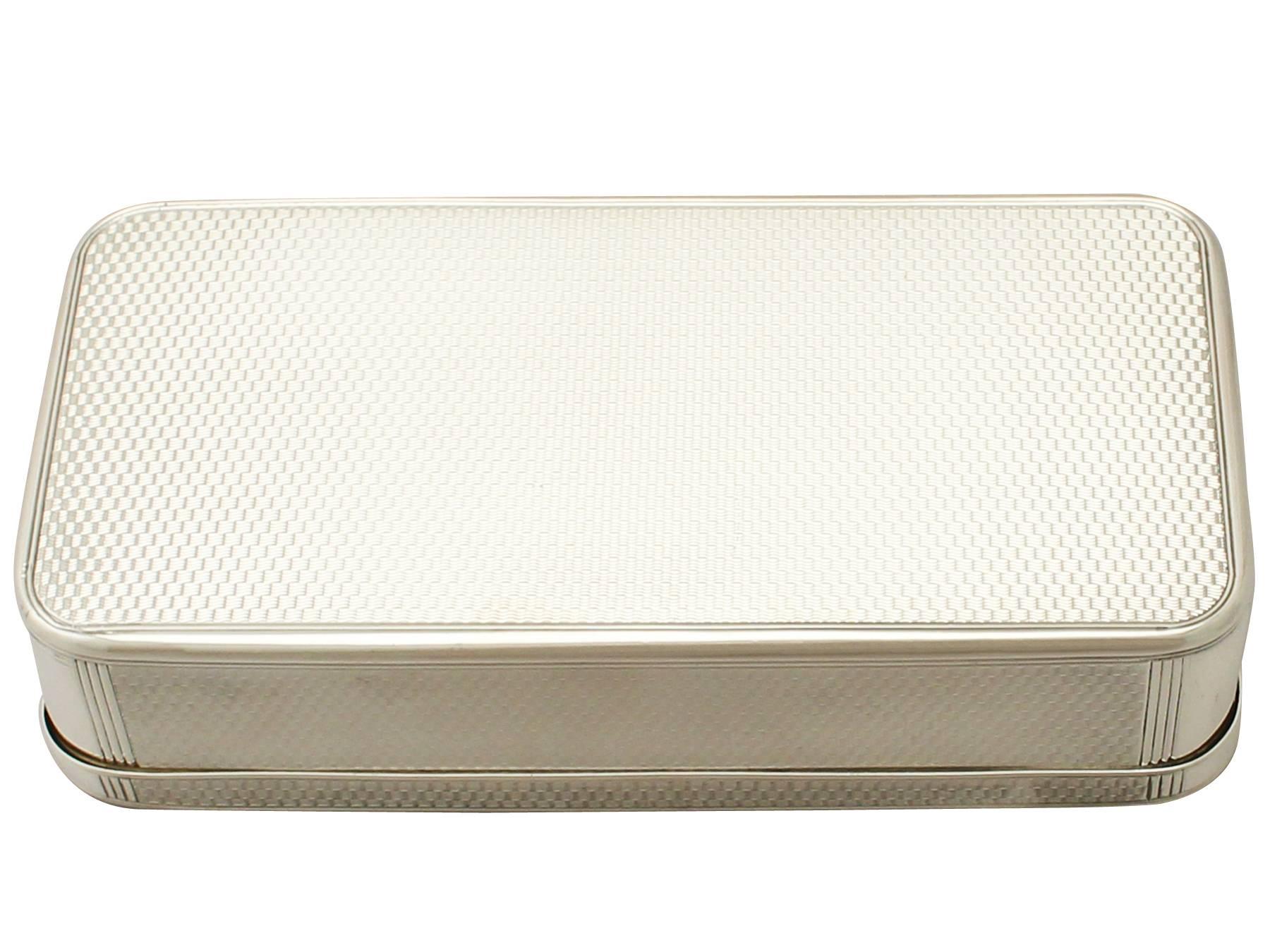 An exceptional, fine and impressive antique Victorian English sterling silver sandwich box, an addition to our diverse Victorian silverware collection.

This exceptional antique Victorian sterling silver sandwich box has a plain rectangular form