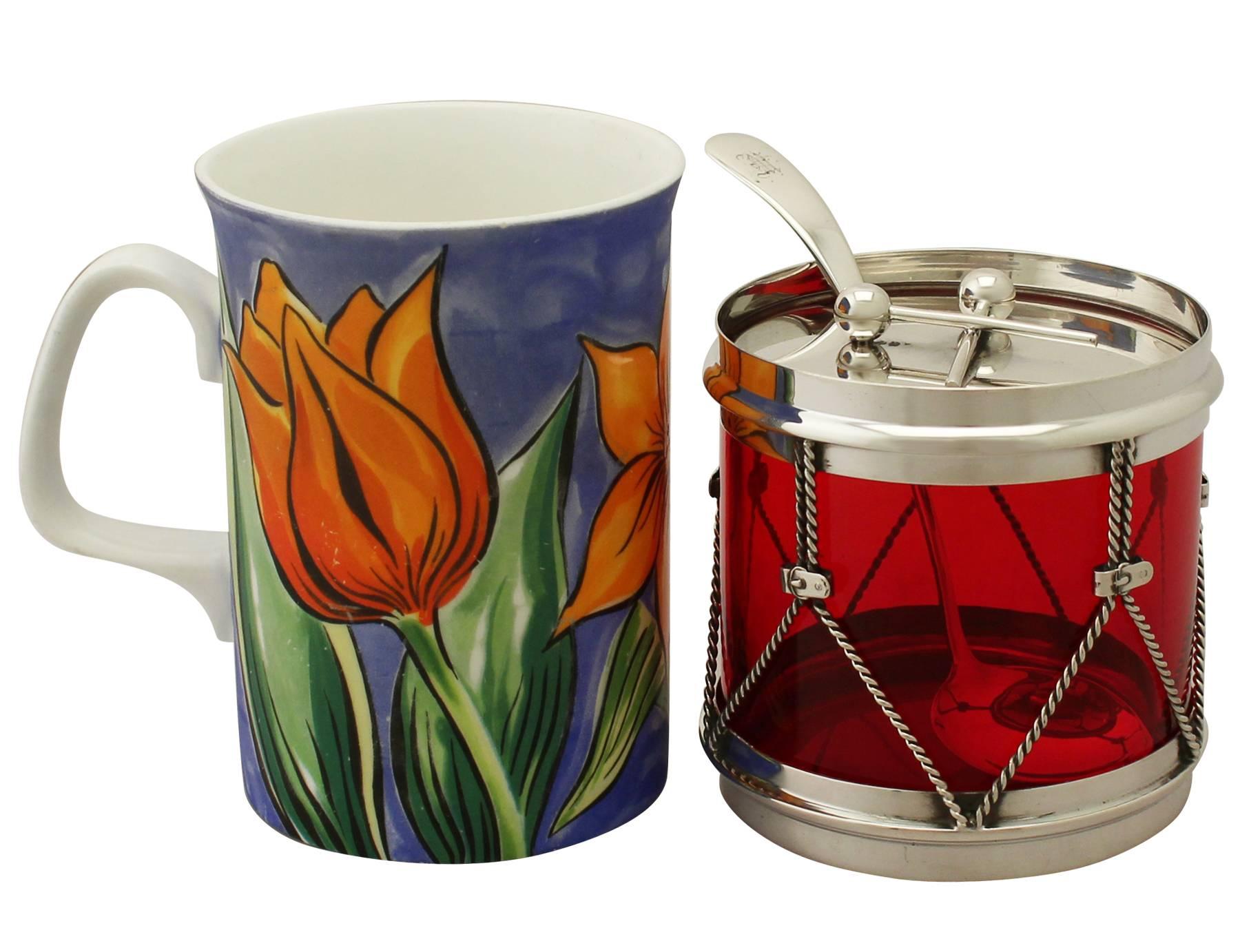 An exceptional, Fine and impressive antique American sterling silver and cranberry coloured glass preserve pot; an addition to our silver condiments collection

This exceptional antique American sterling silver preserve pot has been realistically