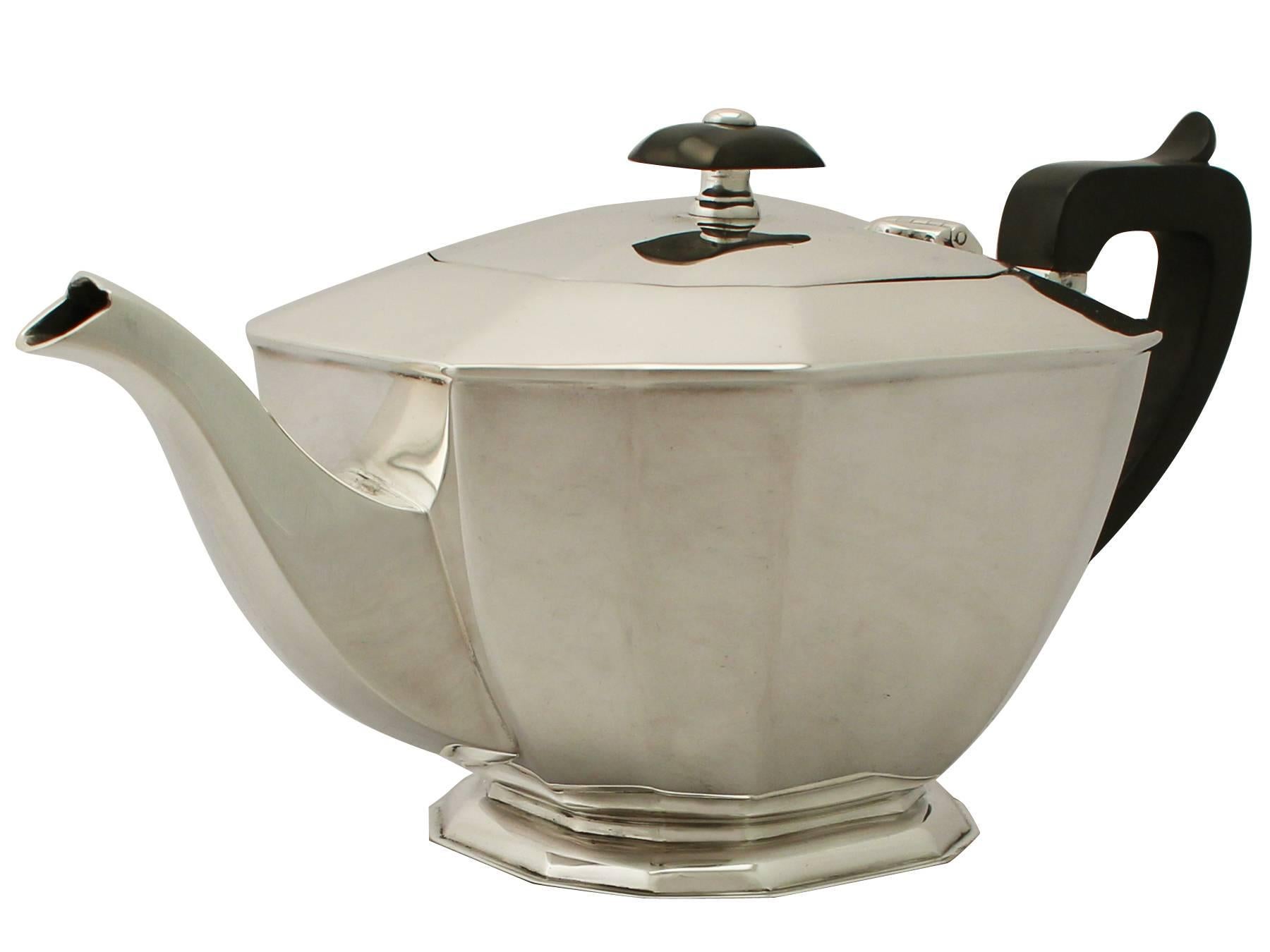 Vintage George VI, Art Deco Style Sterling Silver Teapot In Excellent Condition In Jesmond, Newcastle Upon Tyne