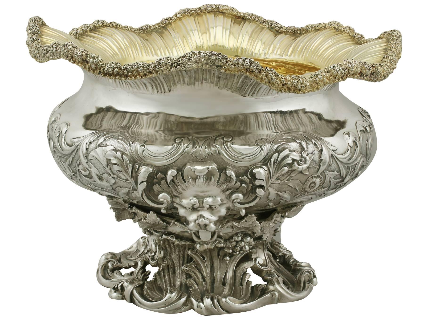 A magnificent, fine and impressive antique William IV English sterling silver presentation bowl made by William Bateman II; an addition to our ornamental silverware collection

This magnificent antique William IV sterling silver decorative bowl has