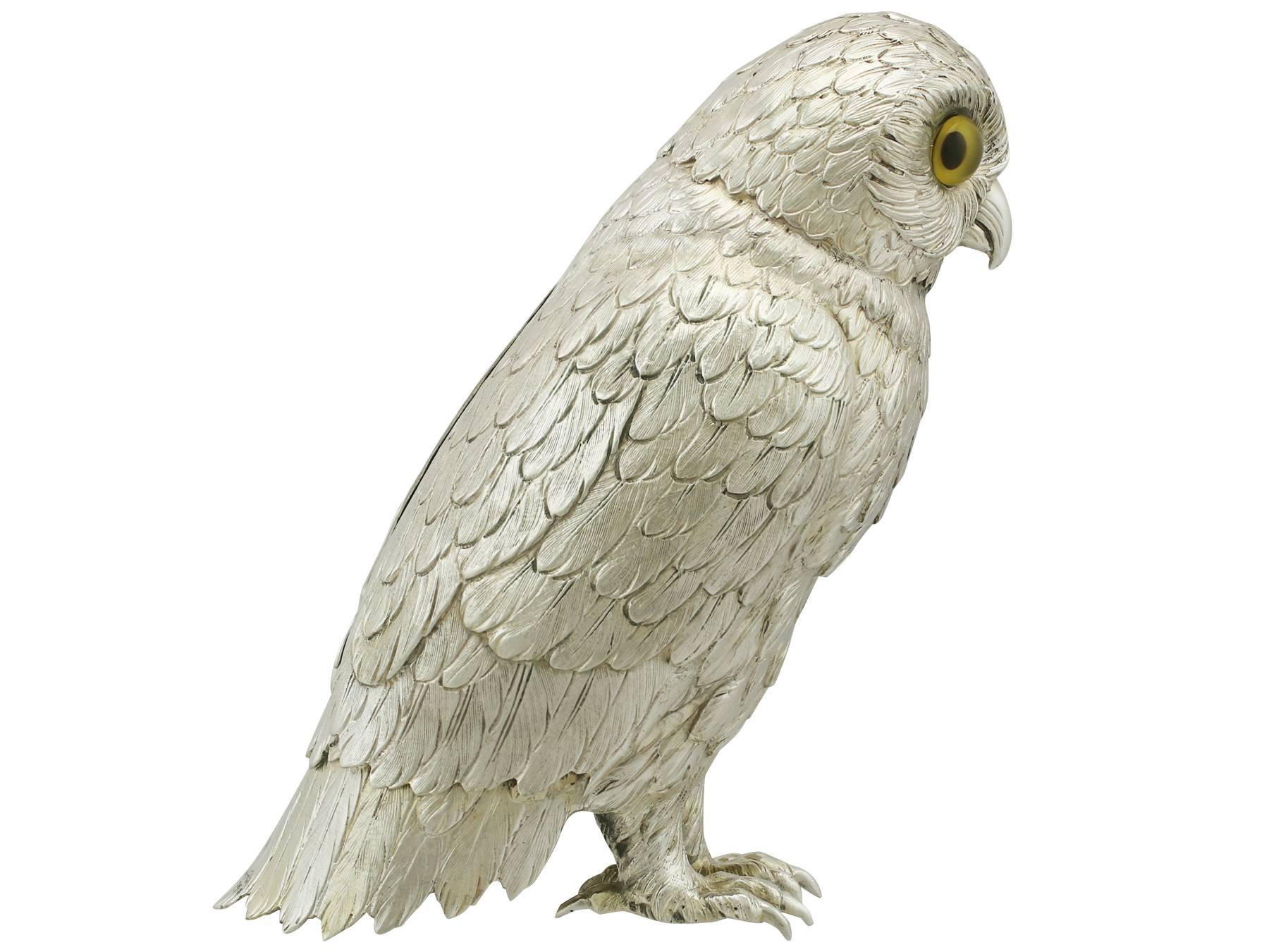 An exceptional, fine and impressive, large vintage Elizabeth II sterling silver ornament realistically modelled in the form of an owl; an addition to our animal related silverware collection

This exceptional vintage cast sterling silver ornament