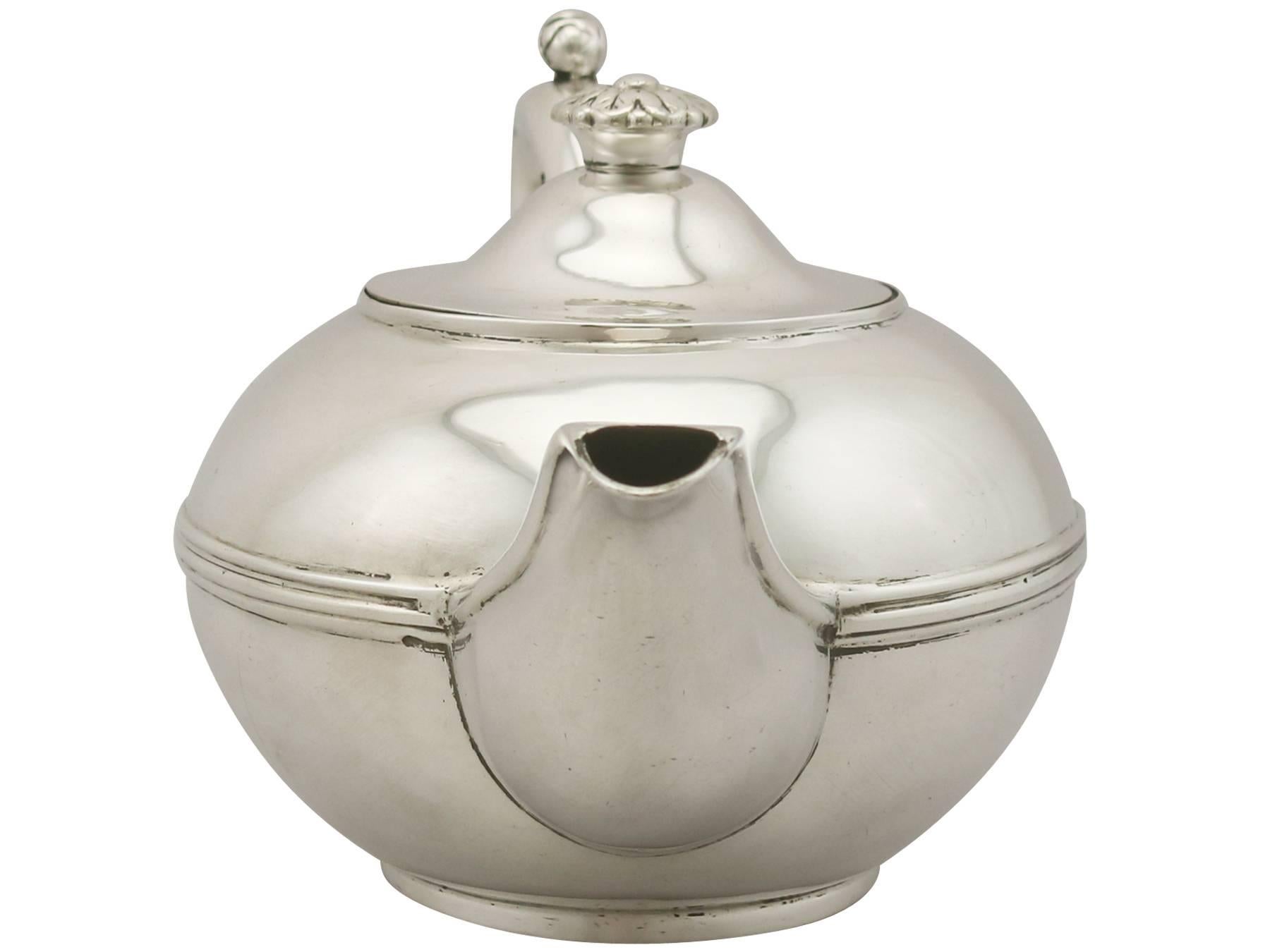 Antique George IV Sterling Silver Teapot by Paul Storr In Excellent Condition In Jesmond, Newcastle Upon Tyne