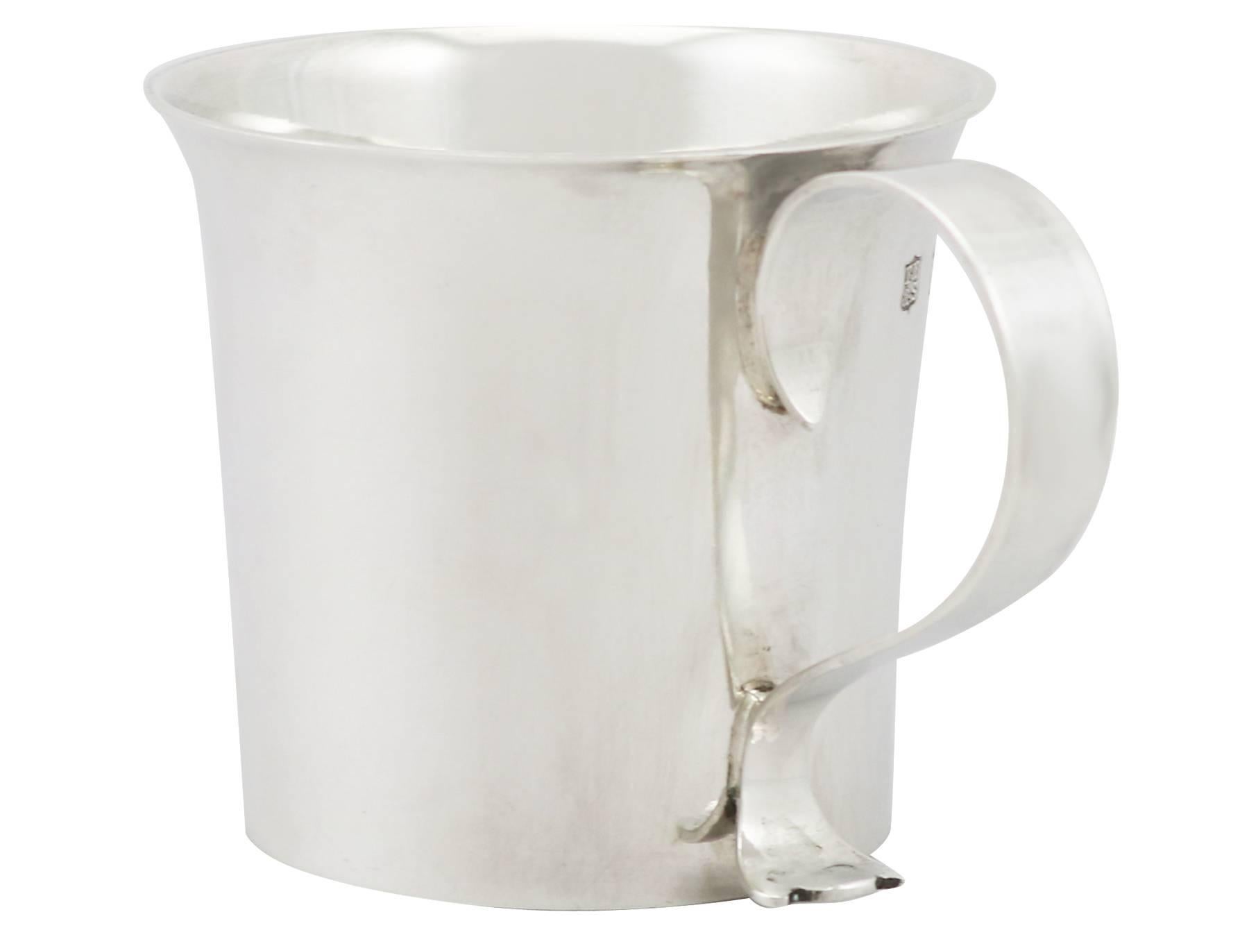 1920s Antique Britannia Standard Silver Christening Mug In Excellent Condition In Jesmond, Newcastle Upon Tyne