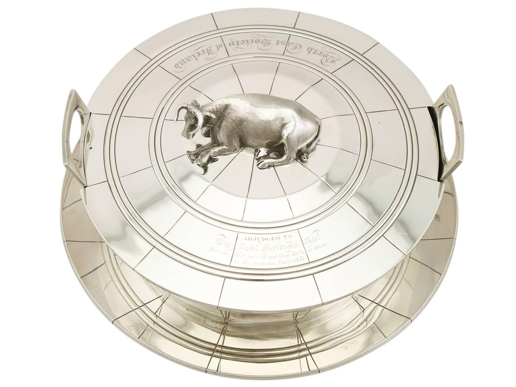 A exceptional, fine and impressive antique William IV English sterling silver butter dish and cover; an addition to our silver dining collection at AC Silver.

This exceptional antique William IV sterling silver butter dish has a circular tapering