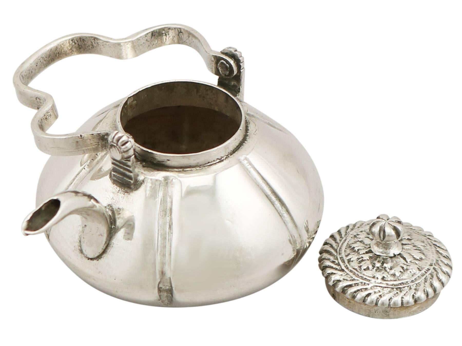 1720s Dutch Silver Miniature Spirit Kettle In Excellent Condition In Jesmond, Newcastle Upon Tyne