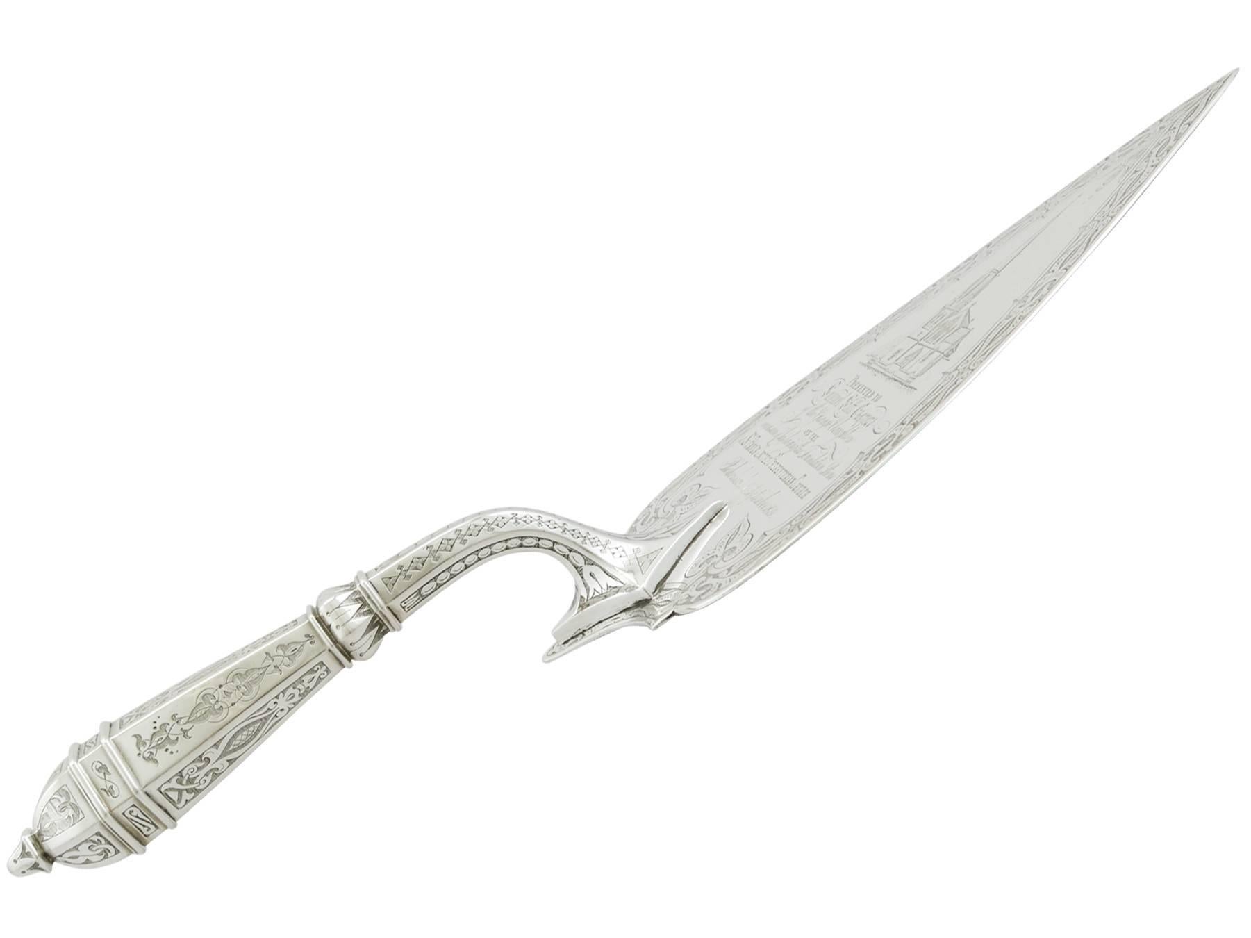 An exceptional, fine and impressive antique Victorian English sterling silver presentation trowel; an addition to our diverse silverware collection.

This exceptional antique Victorian sterling silver presentation trowel has a rounded triangle