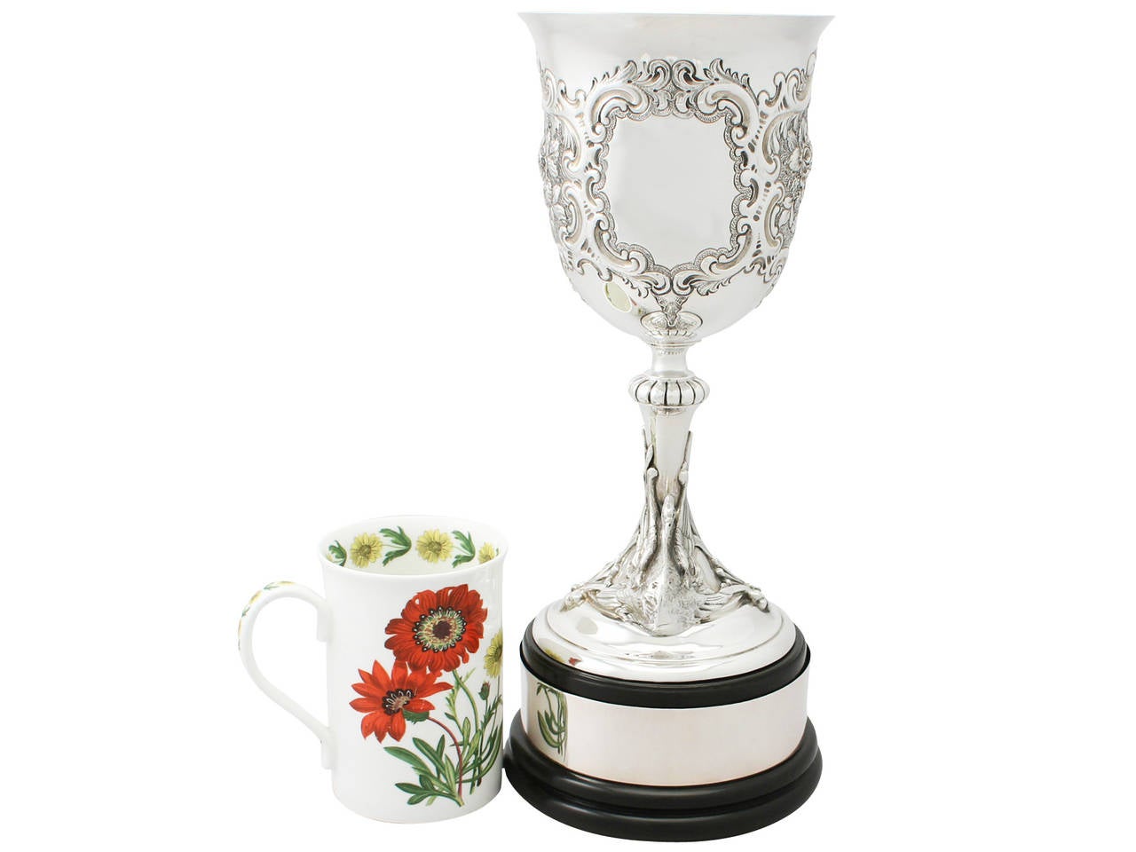 An exceptional, fine and impressive, unusual antique Victorian English sterling silver presentation trophy; part of our presentation silverware collection

This exceptional antique Victorian sterling silver presentation trophy has a plain circular