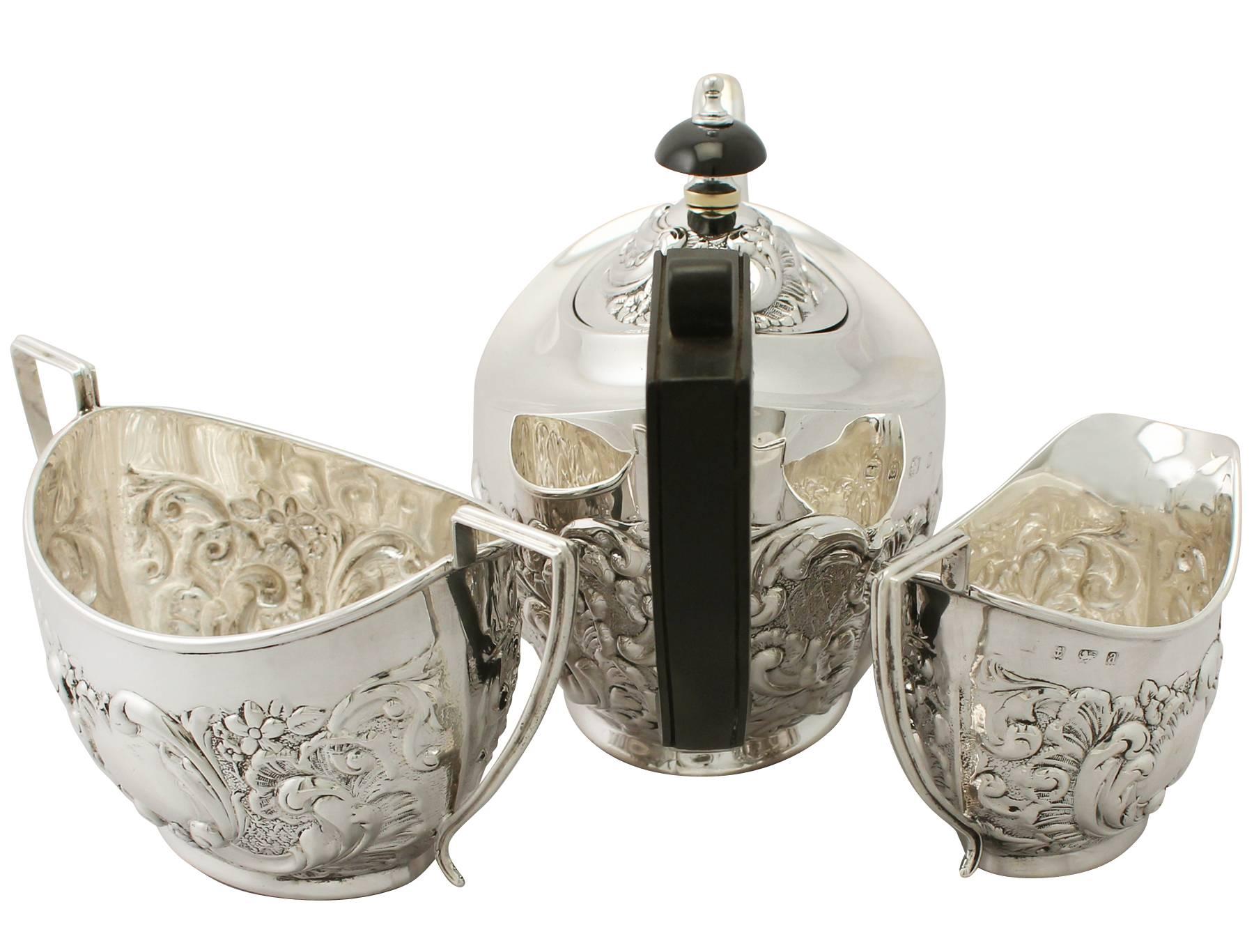 Antique Victorian Sterling Silver Three-Piece Tea Service In Excellent Condition In Jesmond, Newcastle Upon Tyne