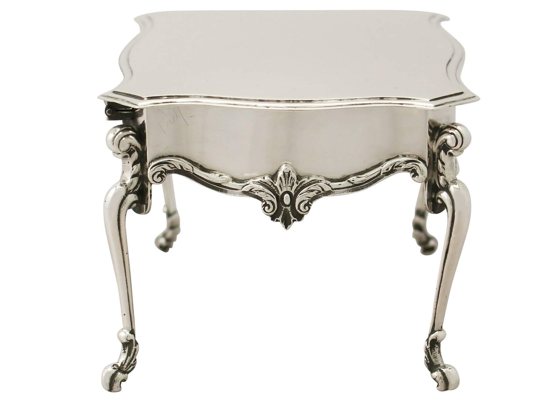 An exceptional, fine and impressive, unusual antique Edwardian English sterling silver jewelry box modeled in the form of an 18th century card table; an addition to our ornamental silverware collection.

This exceptional antique Edwardian sterling