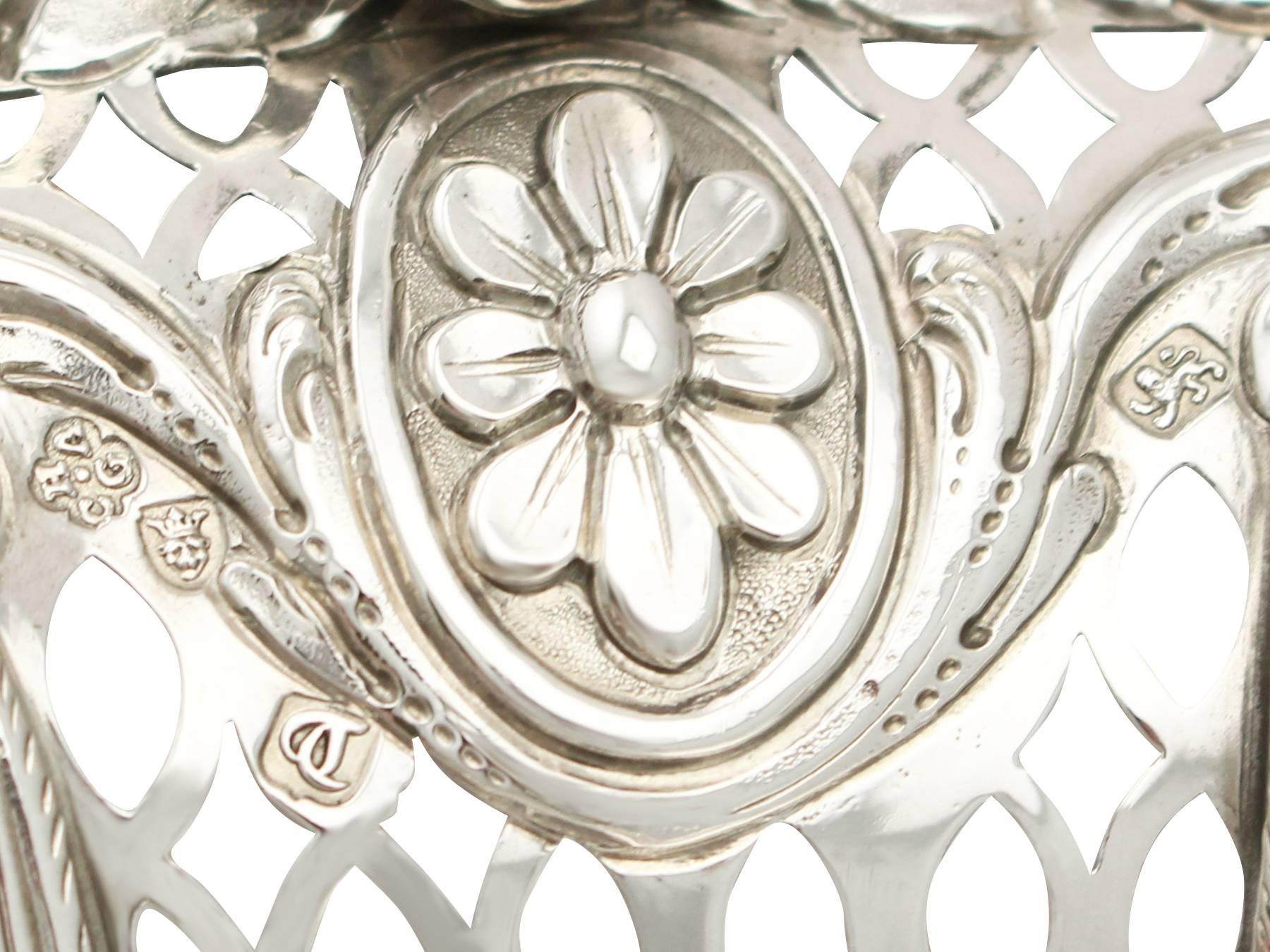 Antique Sterling Silver Cake Basket  In Excellent Condition In Jesmond, Newcastle Upon Tyne