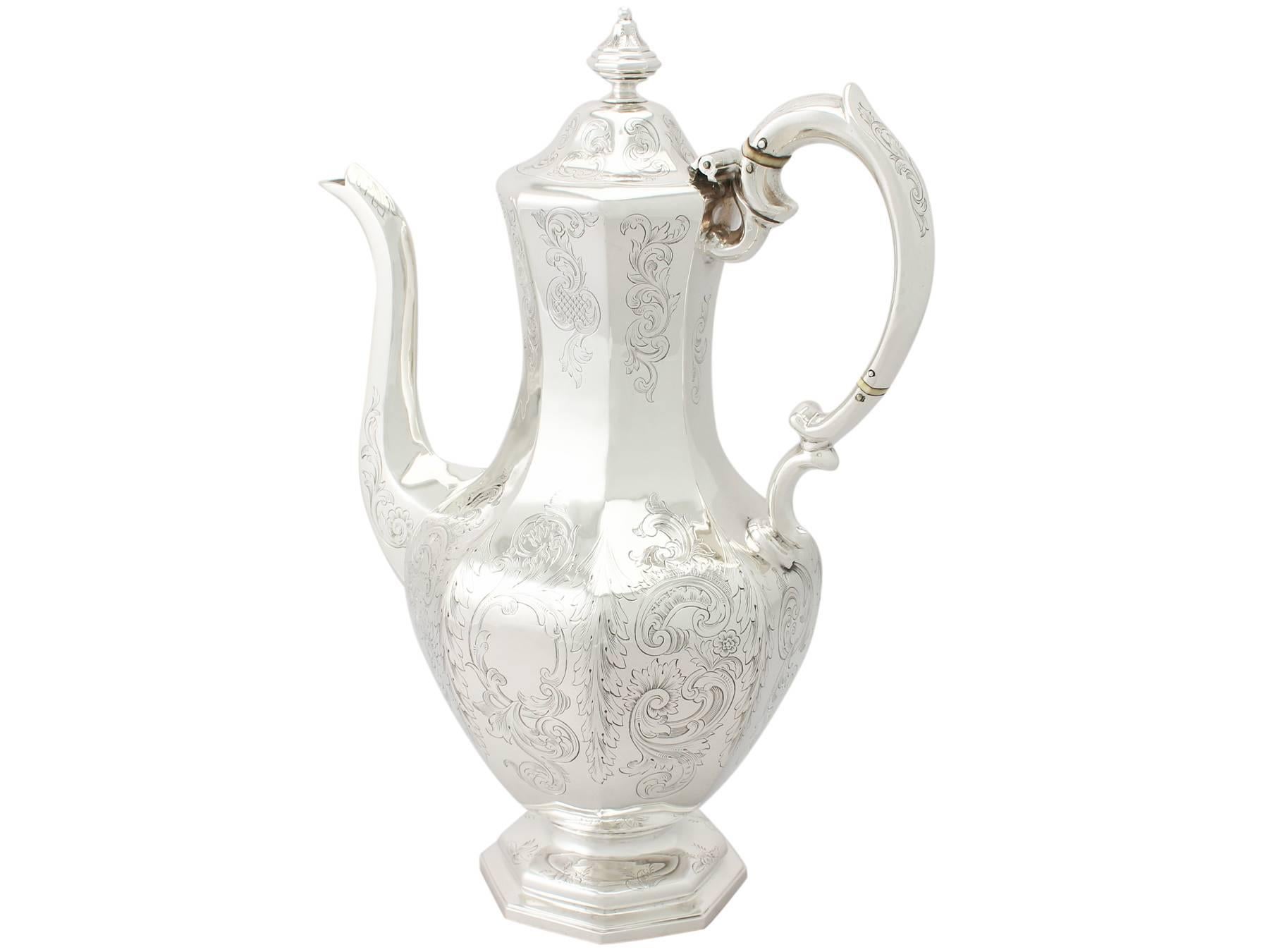 1840s Early Victorian Scottish Sterling Silver Coffee Pot In Excellent Condition In Jesmond, Newcastle Upon Tyne