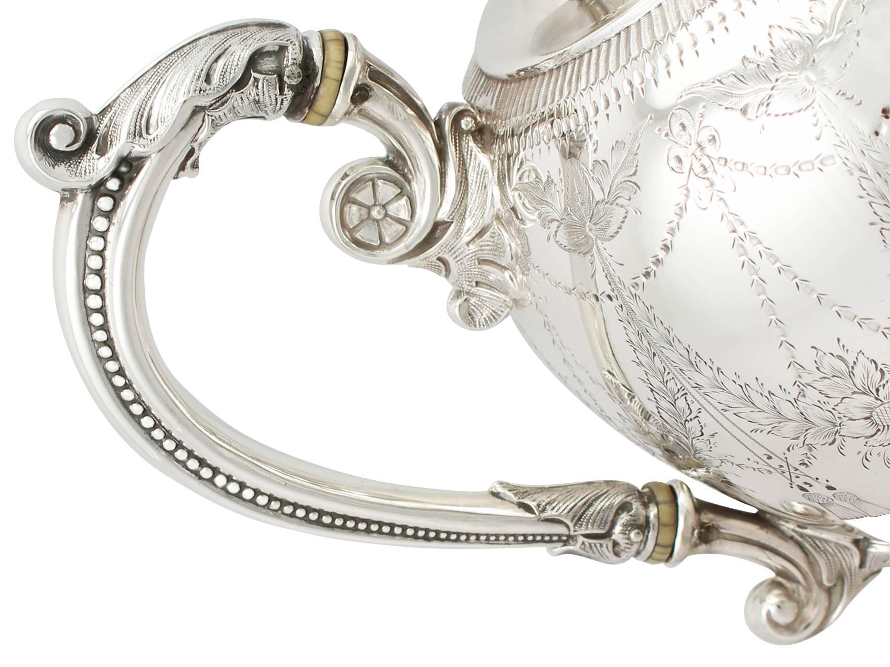 Sterling Silver Four-Piece Tea and Coffee Service, Antique Victorian In Excellent Condition In Jesmond, Newcastle Upon Tyne
