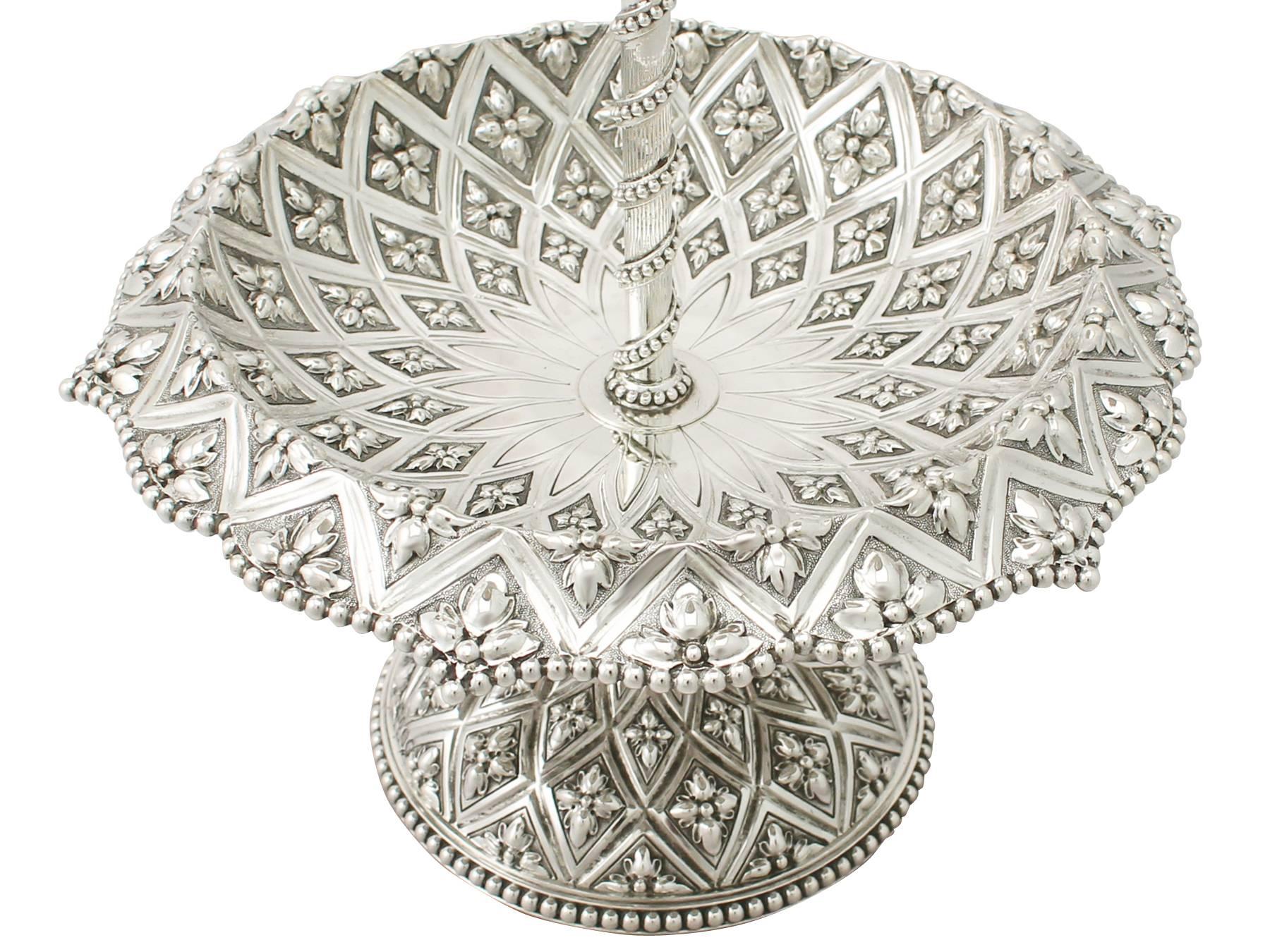 Sterling Silver Cake Stand or Centerpiece by Robert Hennell III, Victorian In Excellent Condition In Jesmond, Newcastle Upon Tyne
