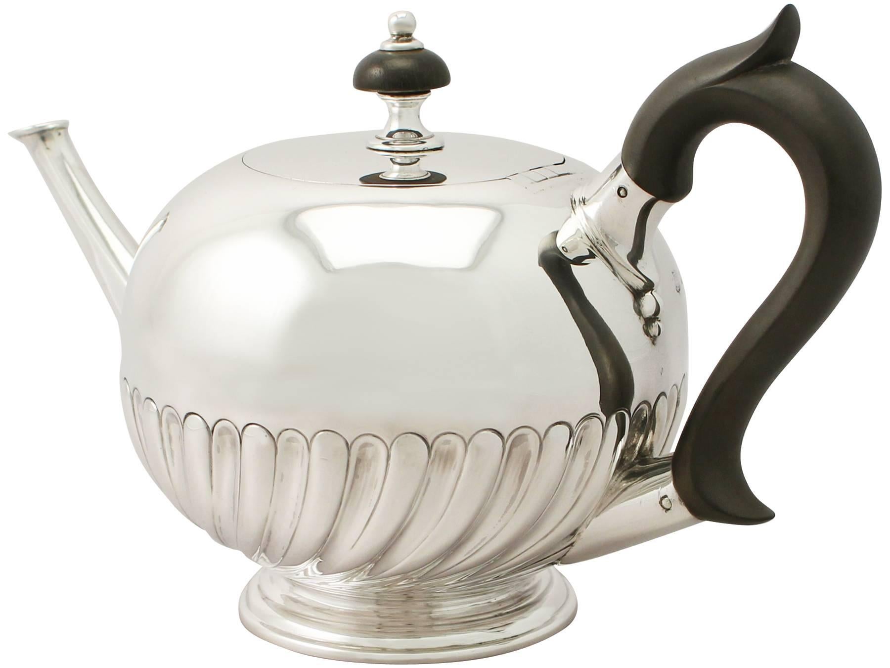 Sterling Silver Teapot, George I Style, Antique Victorian In Excellent Condition In Jesmond, Newcastle Upon Tyne