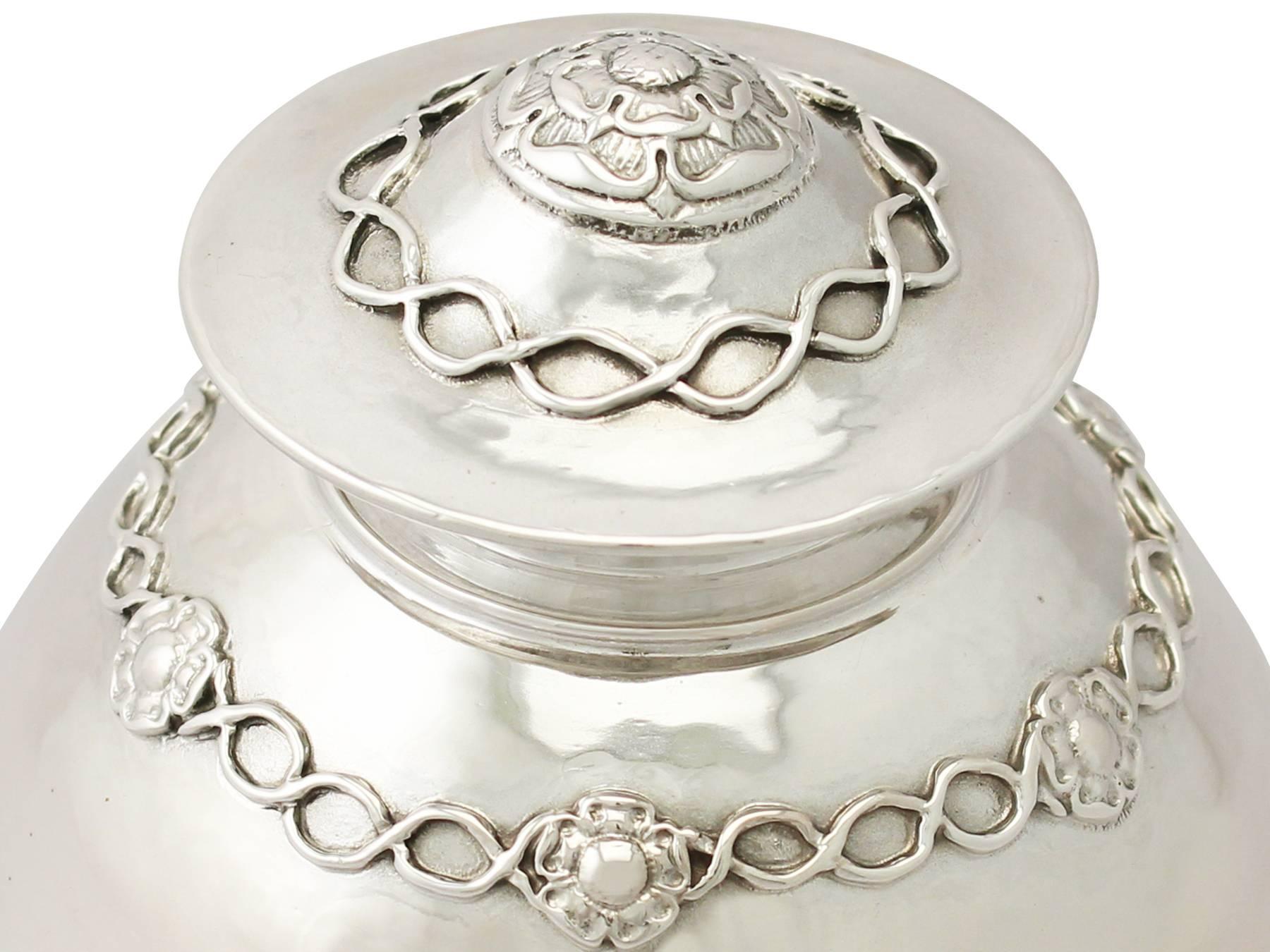 Sterling Silver Inkwell by Omar Ramsden, Arts and Crafts Style, Antique George In Excellent Condition In Jesmond, Newcastle Upon Tyne