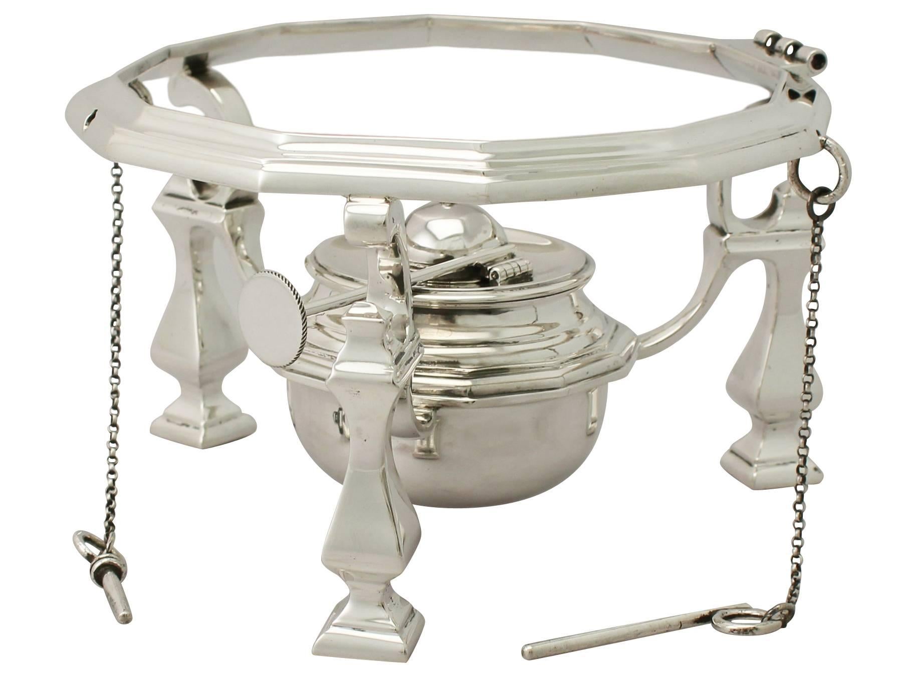 Sterling Silver Spirit Kettle - Queen Anne Style, Antique George V In Excellent Condition In Jesmond, Newcastle Upon Tyne