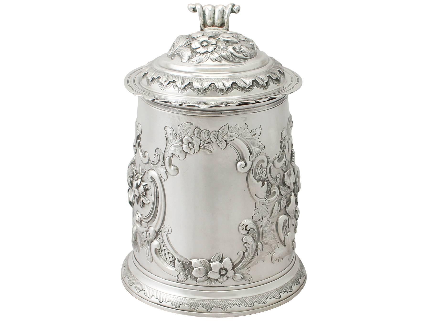 An exceptional, fine and impressive antique Queen Anne English Britannia standard silver tankard; an addition to our silver tankard collection.

This fine Queen Anne Britannia standard* silver tankard has a tapering cylindrical form onto a domed