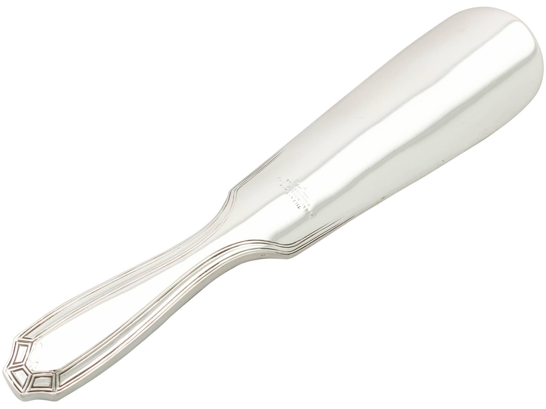An exceptional, fine and impressive antique American sterling silver shoe horn made by Tiffany & Co in the Art Deco style; an addition to our diverse silverware collection.

This exceptional antique American sterling silver shoe horn has a