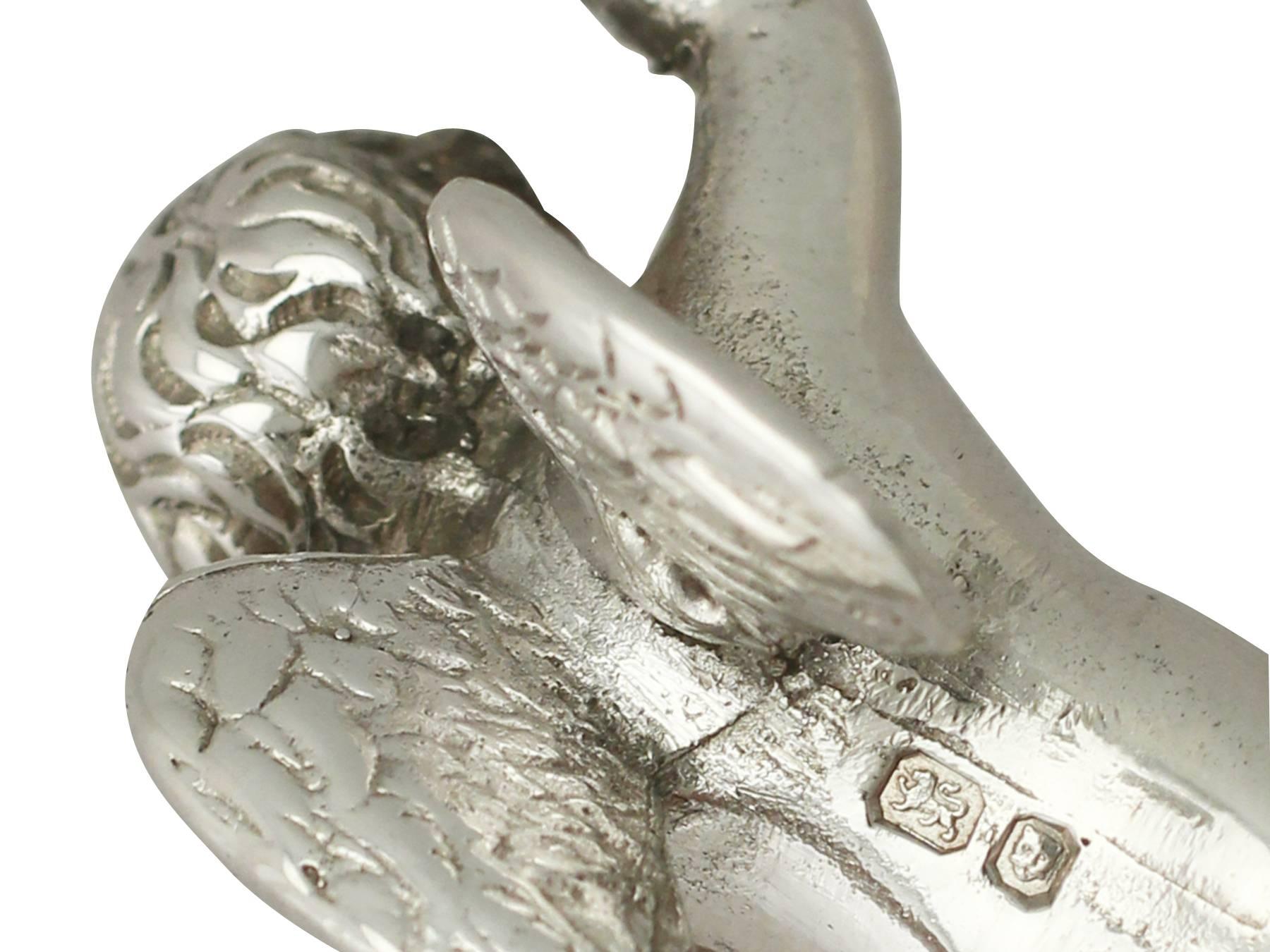 Sterling Silver Table Bell, Vintage Elizabeth II In Excellent Condition In Jesmond, Newcastle Upon Tyne
