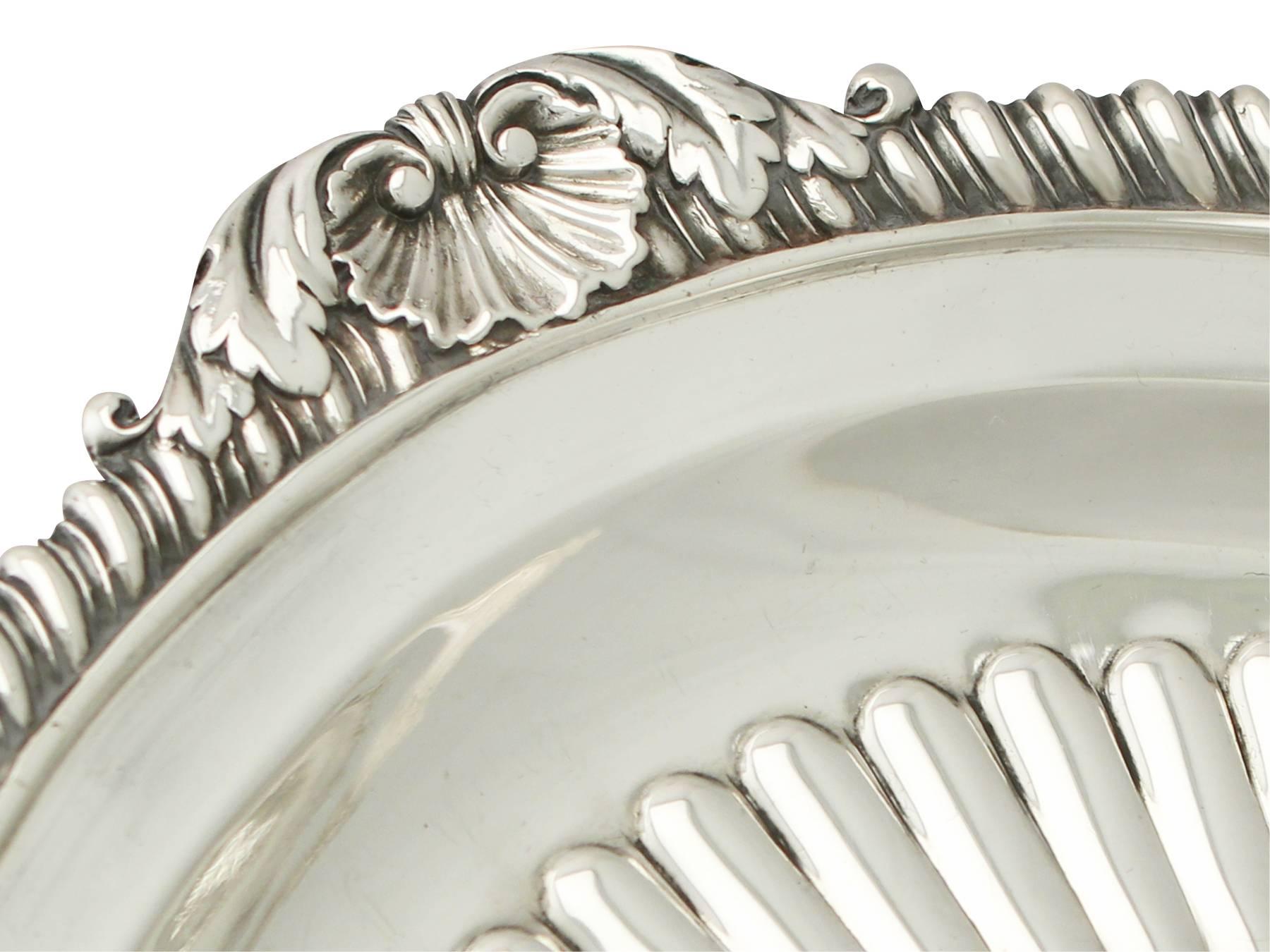 Antique George III Sterling Silver Cake Basket by Paul Storr In Excellent Condition In Jesmond, Newcastle Upon Tyne
