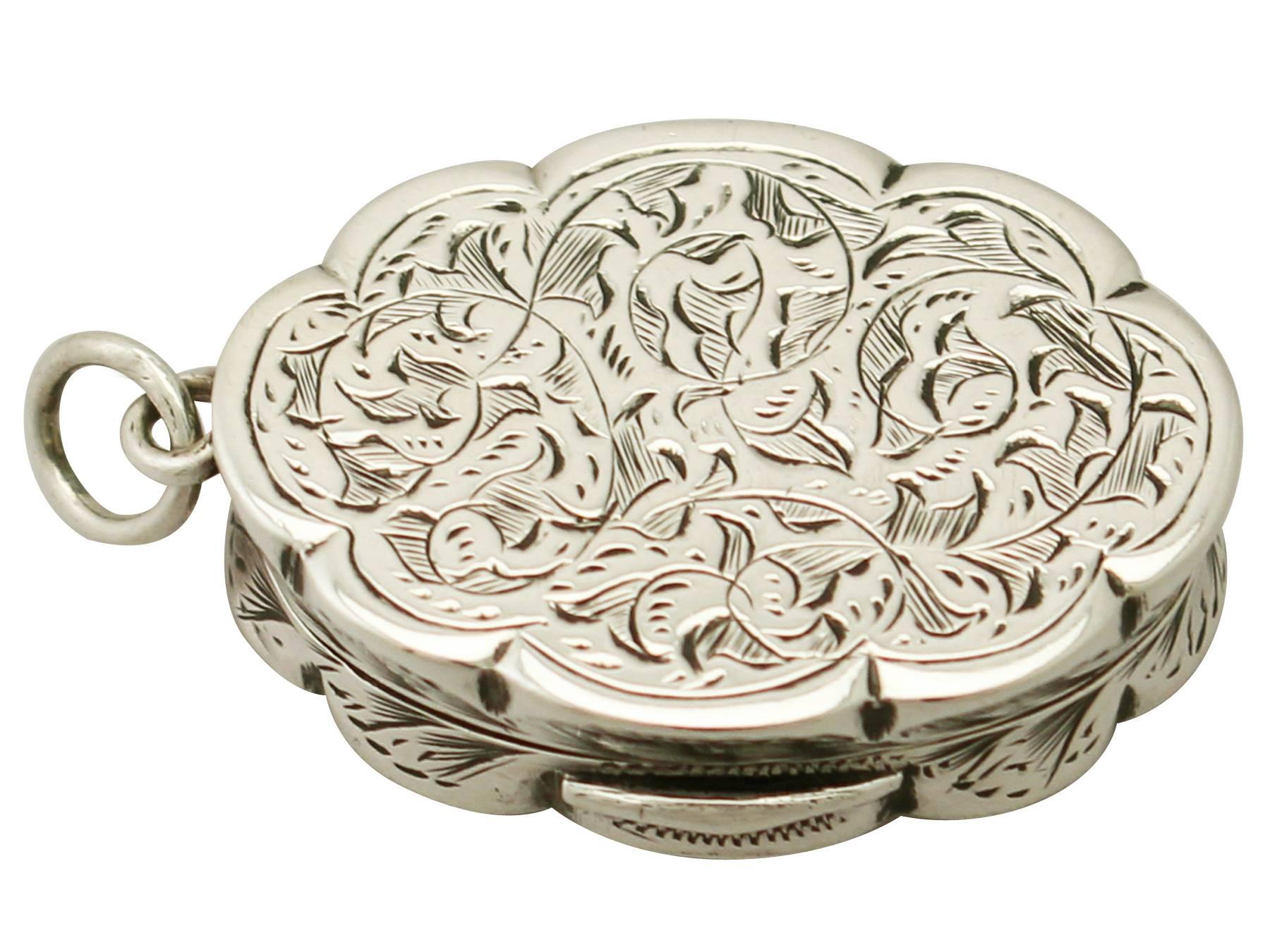 A fine and impressive antique Victorian English sterling silver vinaigrette; an addition to our silver boxes collection.

This impressive antique Victorian sterling silver vinaigrette has an oval incurved shaped form.

The cover and base of this