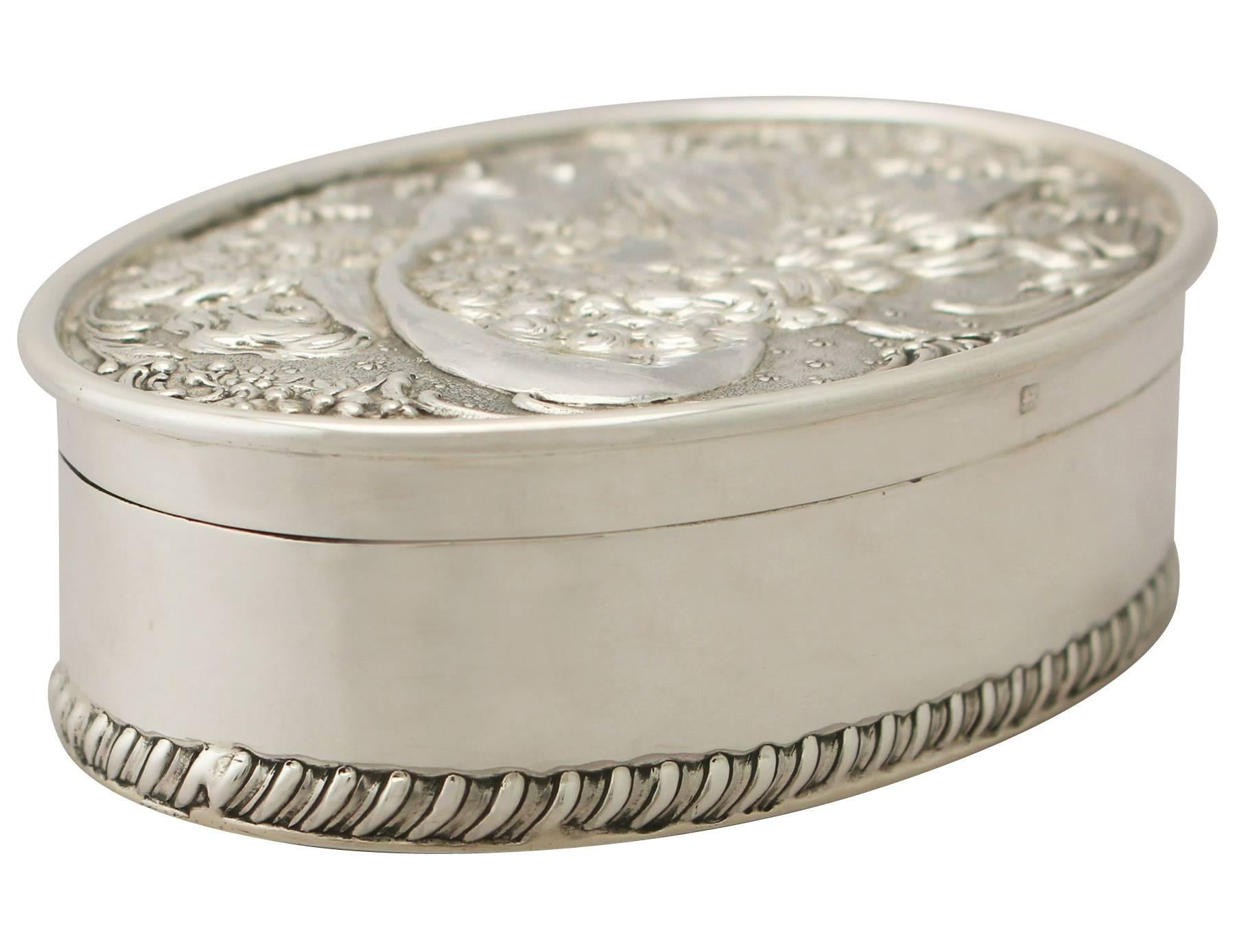 An exceptional, fine and impressive antique Edwardian English sterling silver jewelry/trinket box in the Art Nouveau style; an addition to our ornamental silverware collection.

This exceptional antique Edwardian sterling silver jewelry/trinket