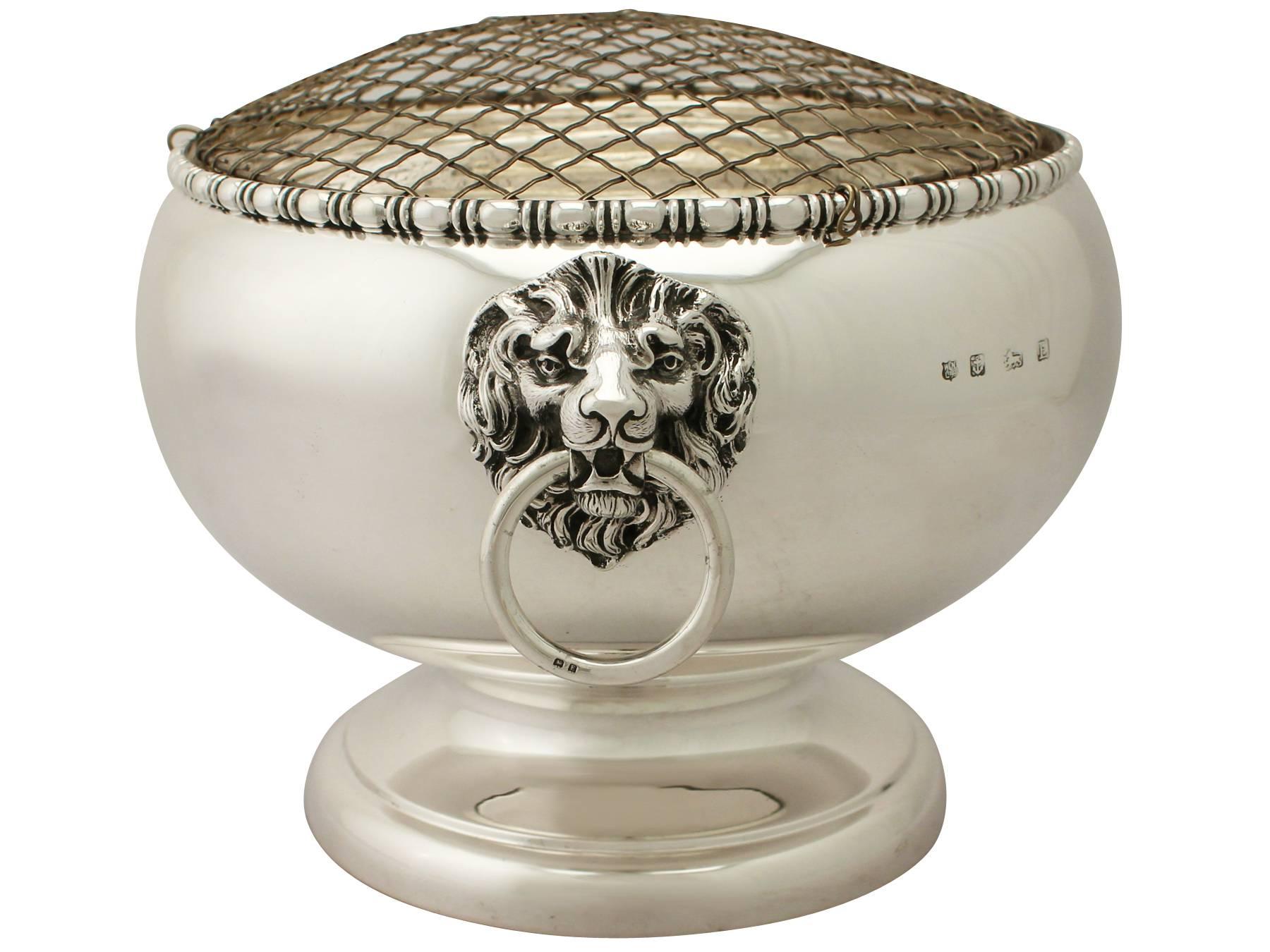 An exceptional, fine and impressive antique George V English sterling silver centerpiece/bowl, an addition to our ornamental silverware collection.

This exceptional antique George V sterling silver centerpiece bowl has a plain circular rounded