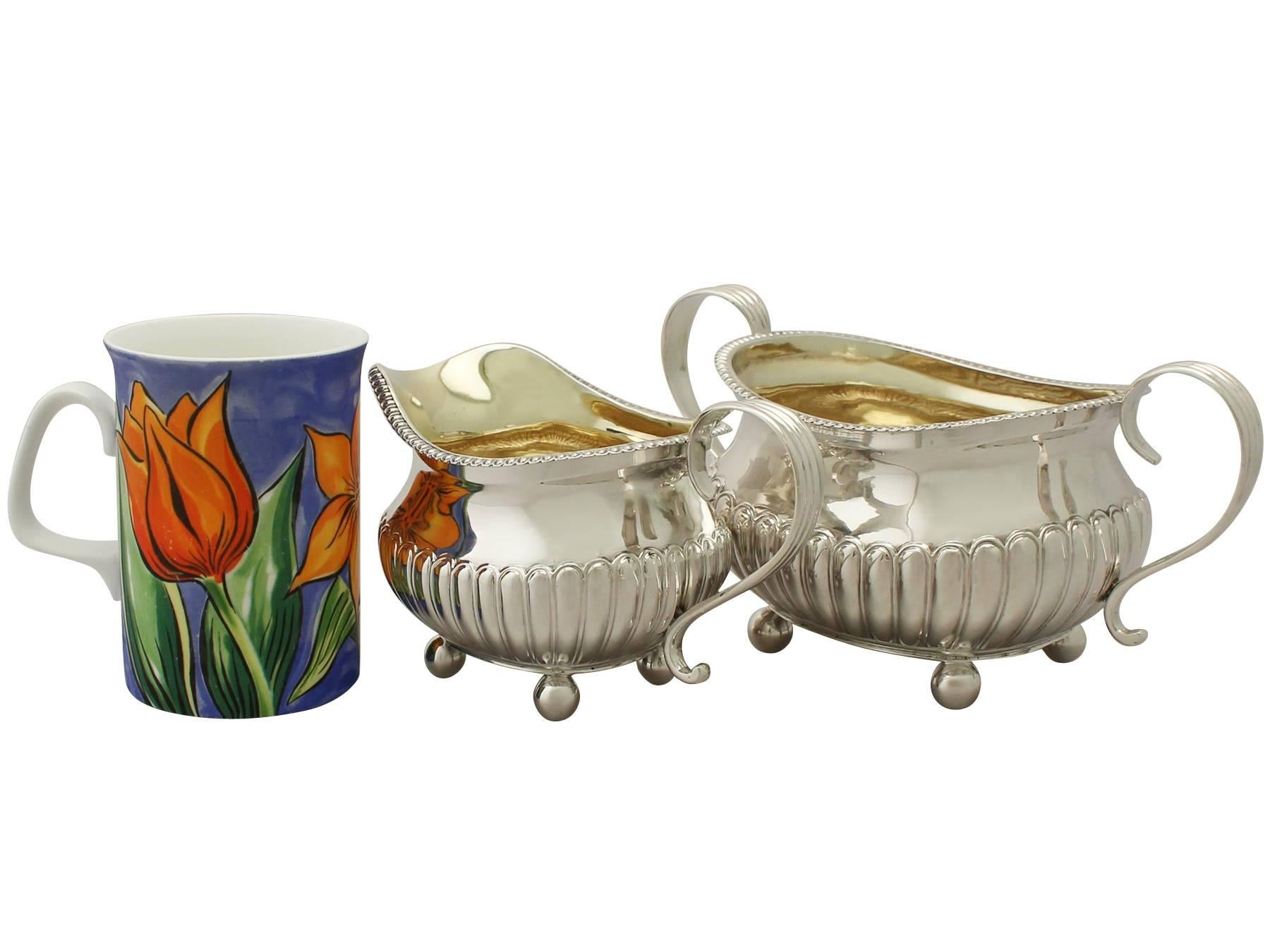 Antique George III Sterling Silver Cream Jug / Creamer and Sugar Bowl In Excellent Condition In Jesmond, Newcastle Upon Tyne