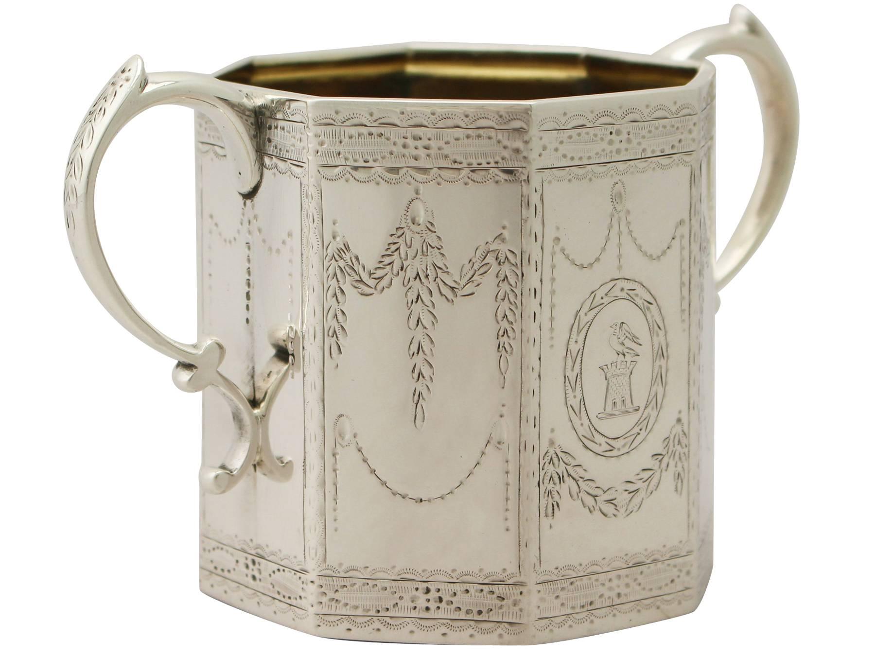 An exceptional, fine and impressive, antique Victorian English sterling silver sugar bowl; an addition to our silver tea ware collection.

This exceptional antique Victorian sterling silver sugar bowl has an octagonal panelled form.

The body of
