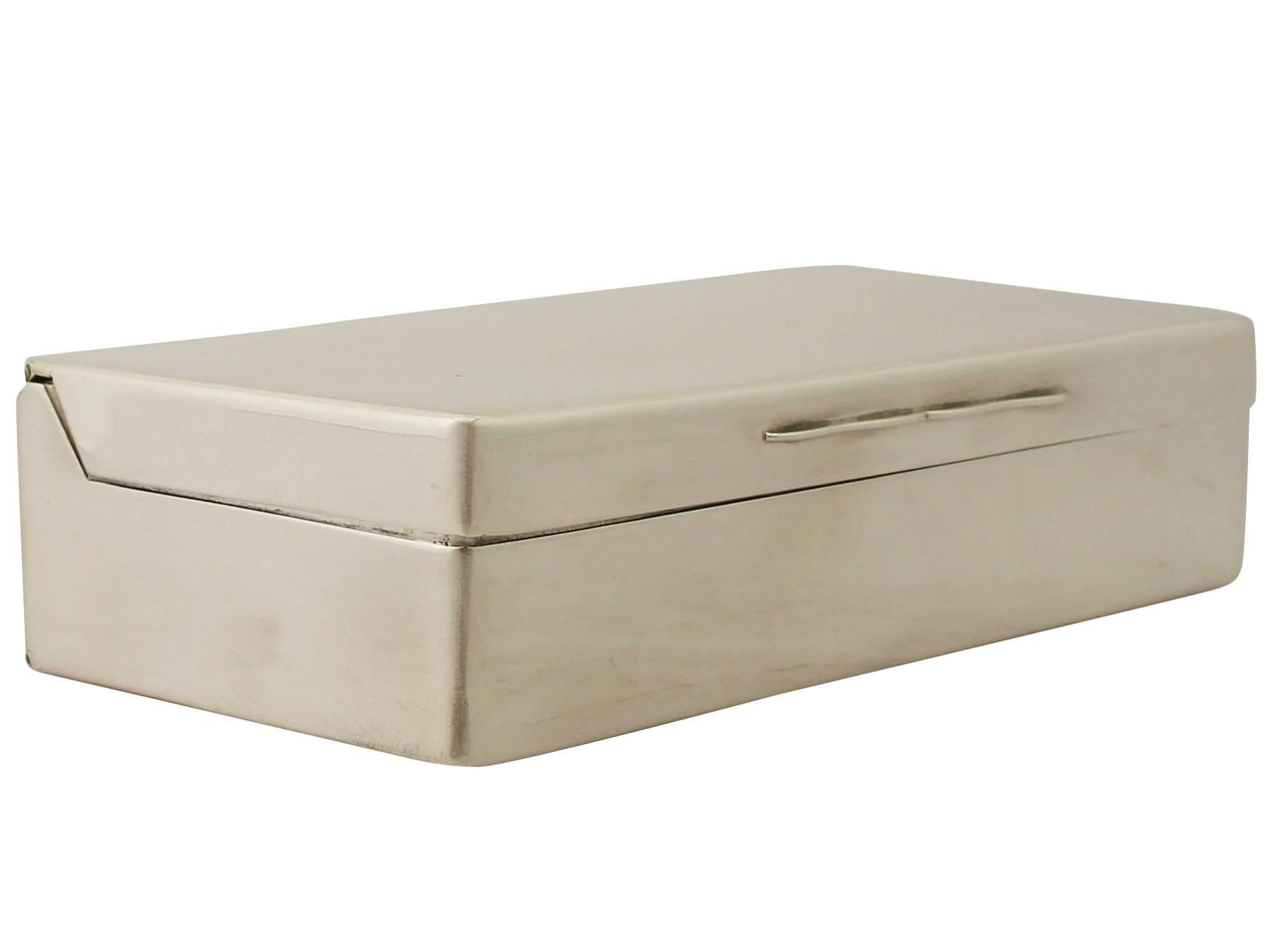 An exceptional, fine and impressive antique Victorian English sterling silver sandwich box; an addition to our diverse Victorian silverware collection.

Description:

This exceptional antique Victorian sterling silver sandwich box has a plain